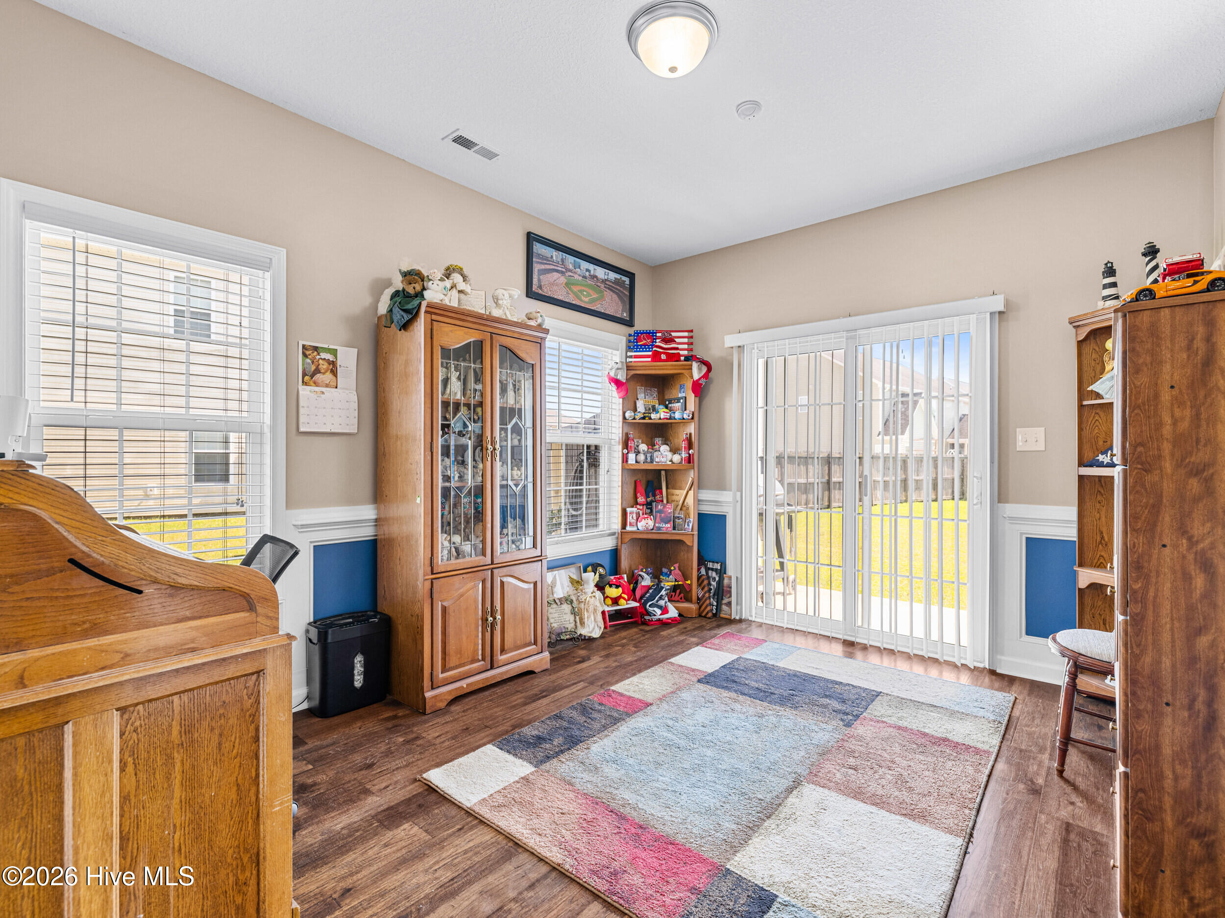 100568044 | Photo 28