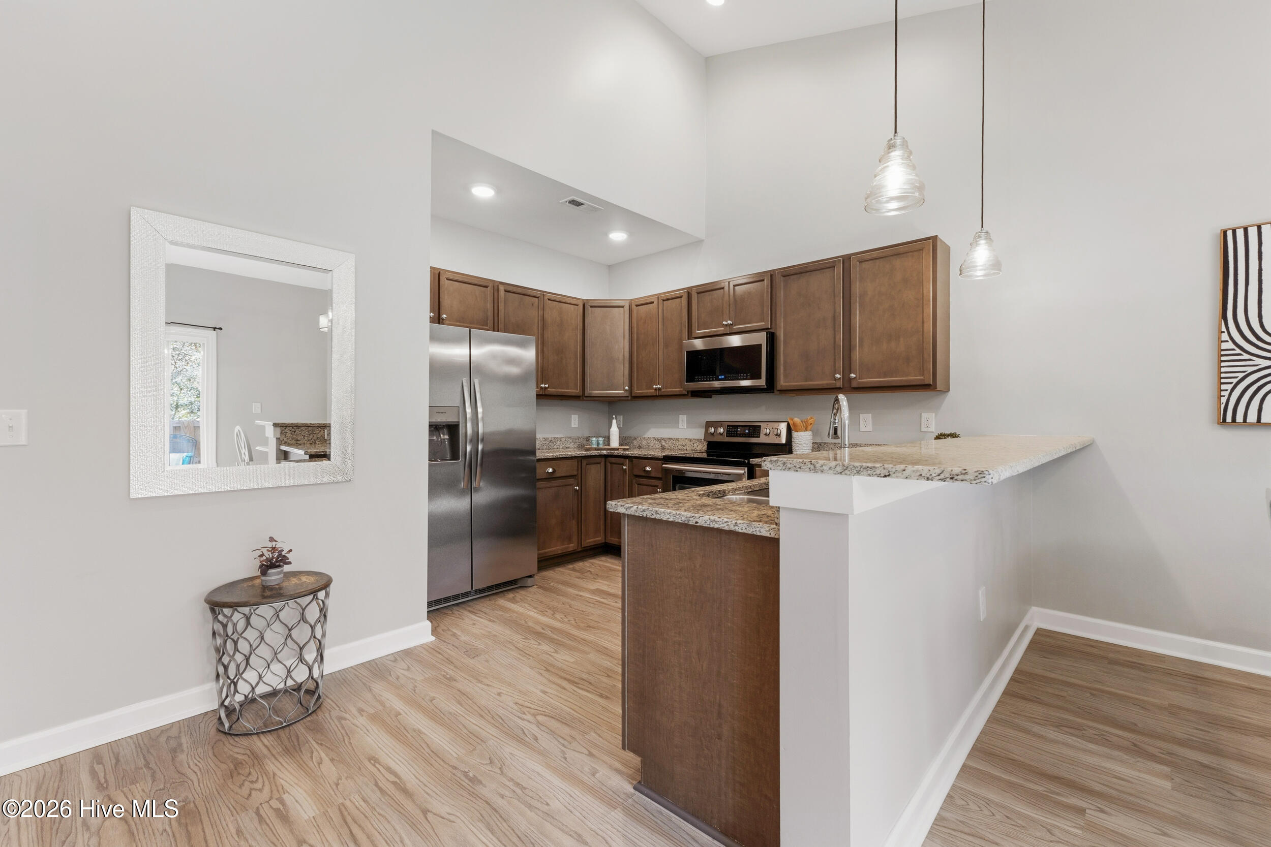 100558693 | Photo 14