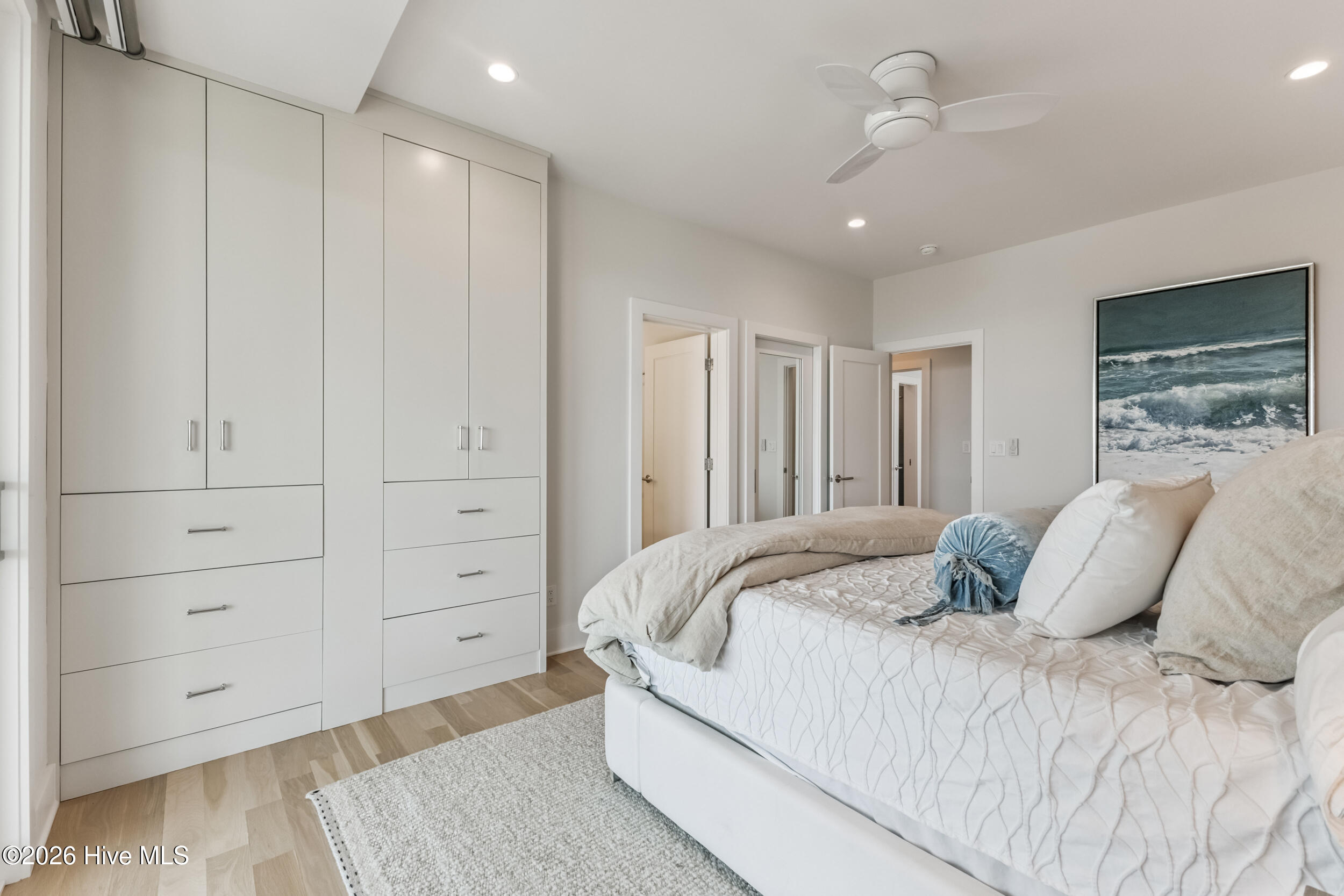 100560711 | Photo 40