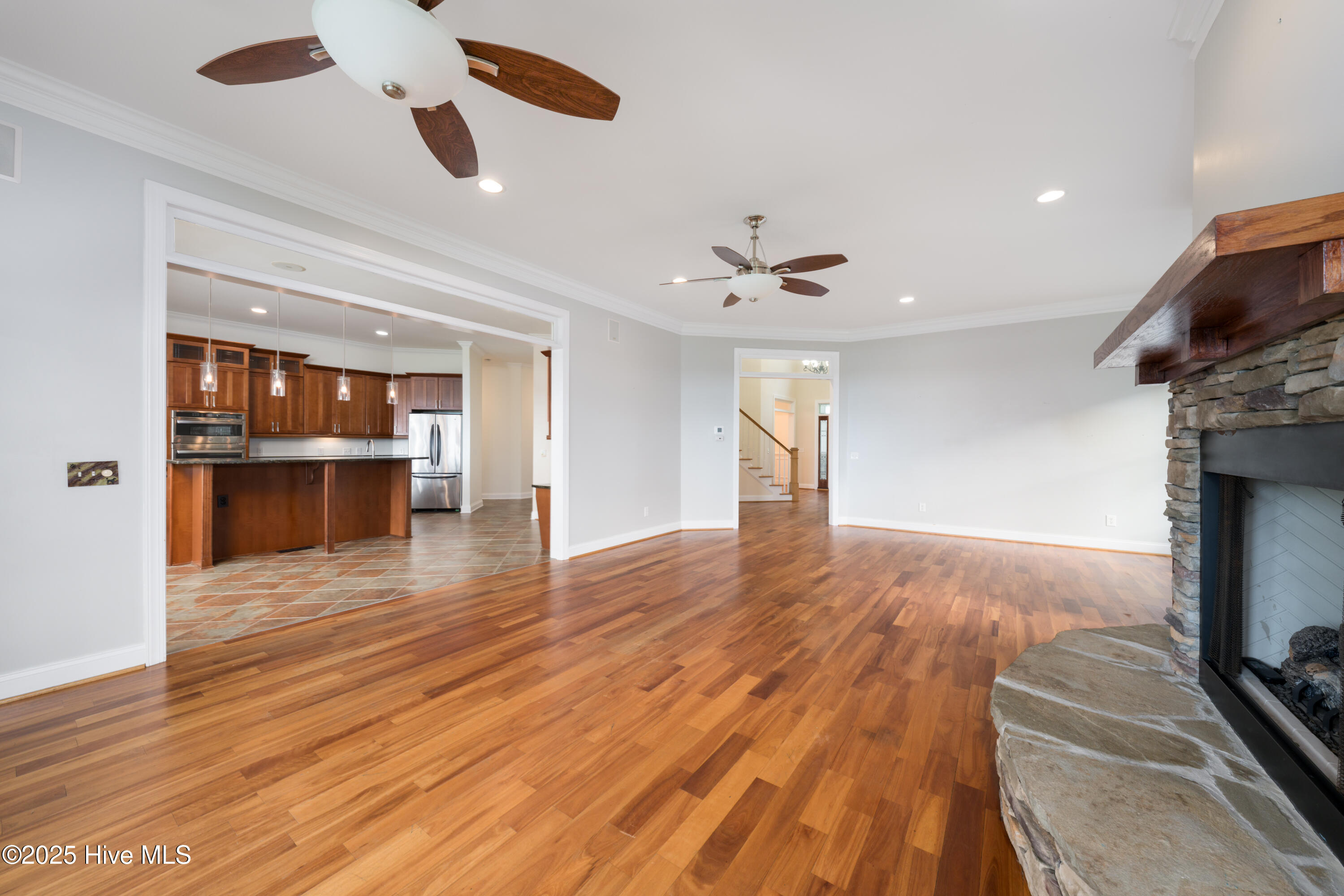 100510082 | Photo 18