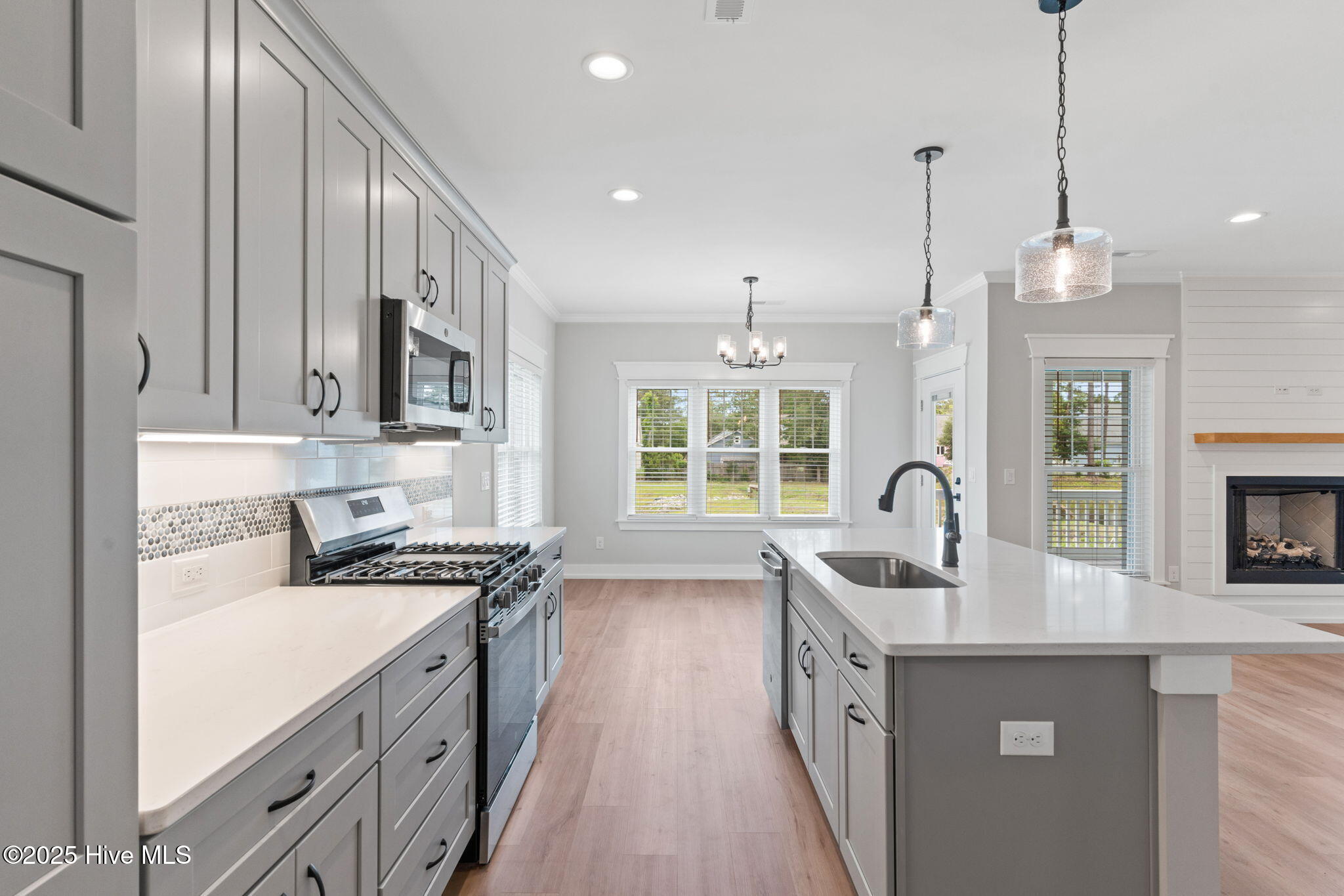 100479579 | Photo 33