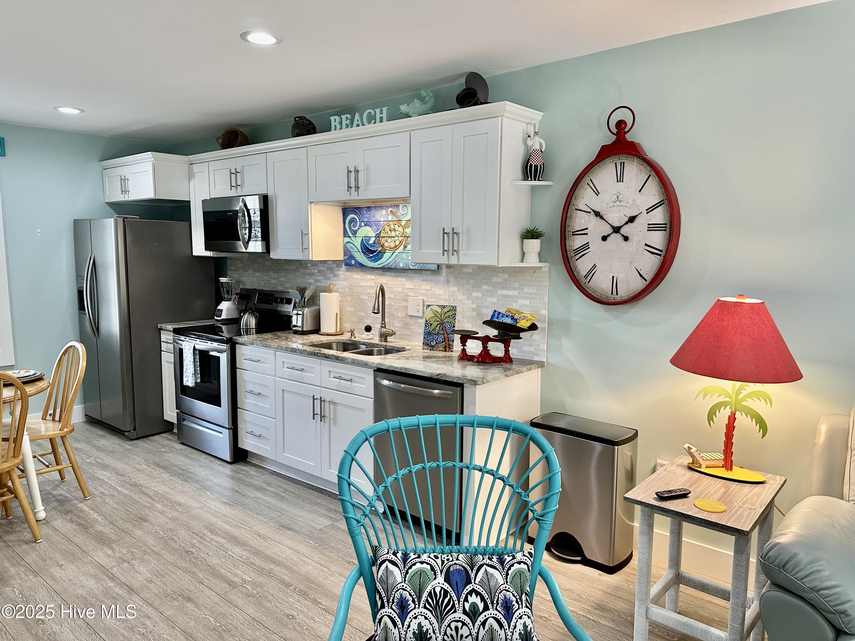 100559925 | Photo 55