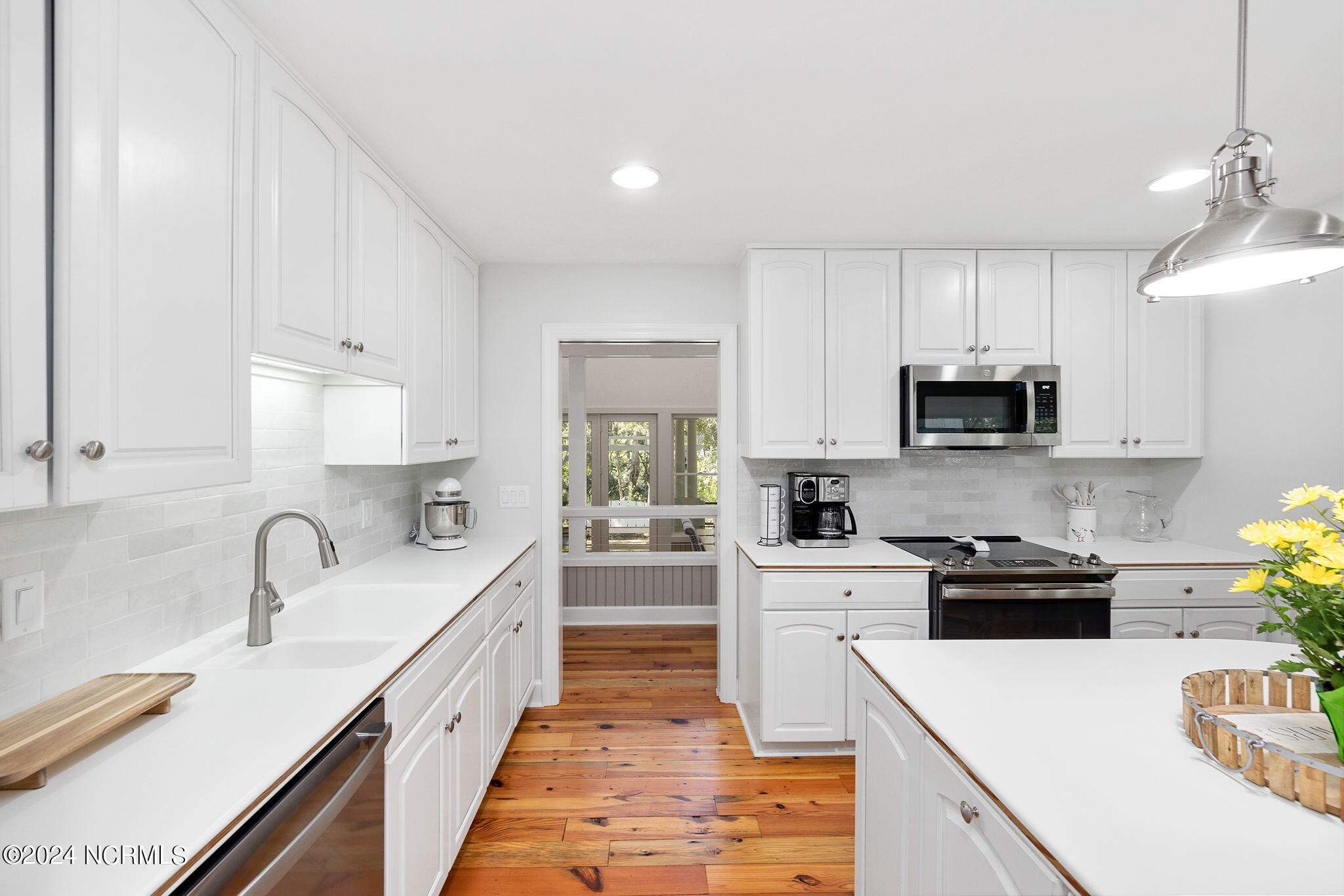 100493590 | Photo 25