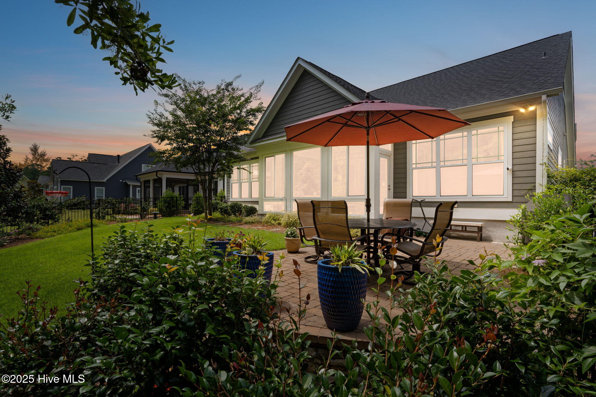 100529487 | Photo 35