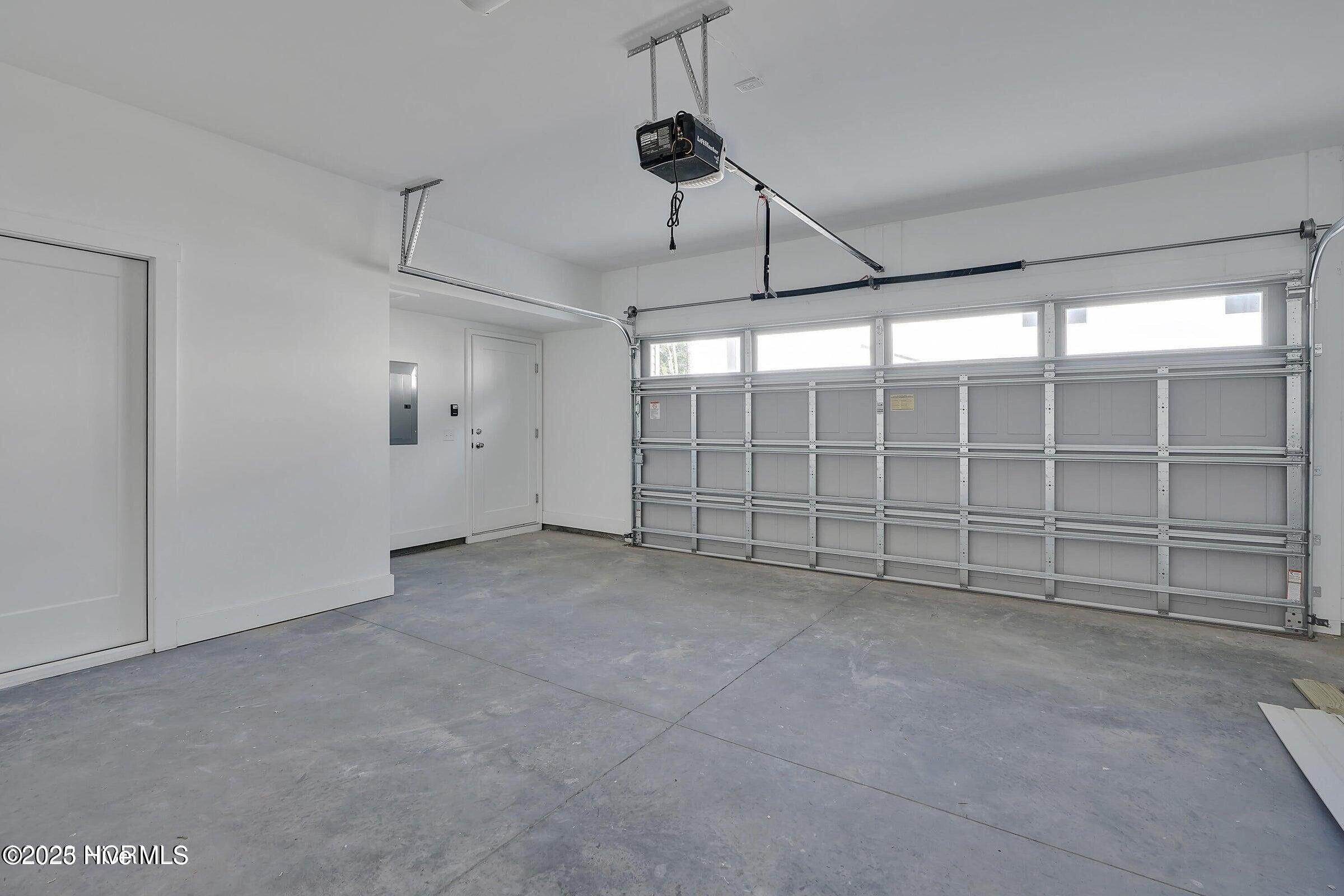 100538285 | Photo 29