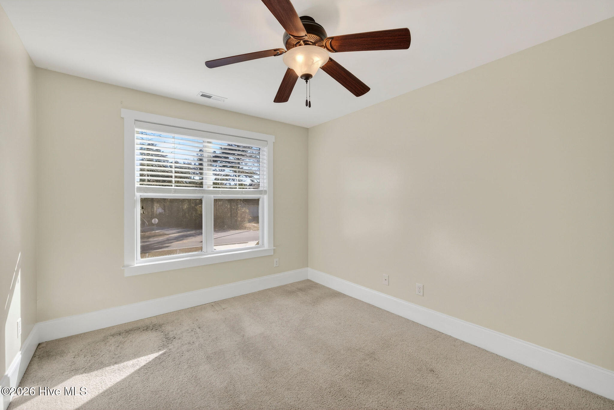 100549493 | Photo 36