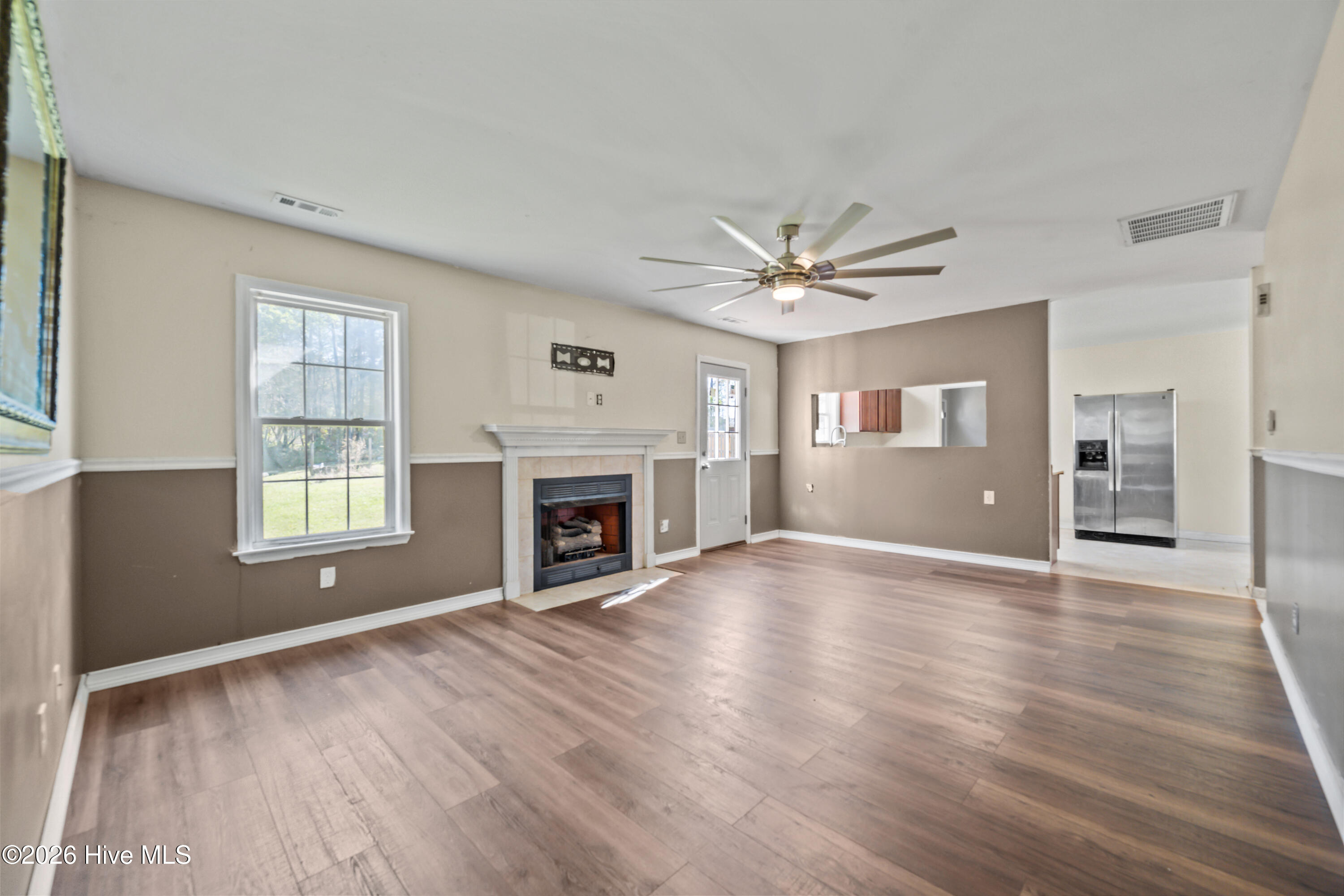 100564292 | Photo 30