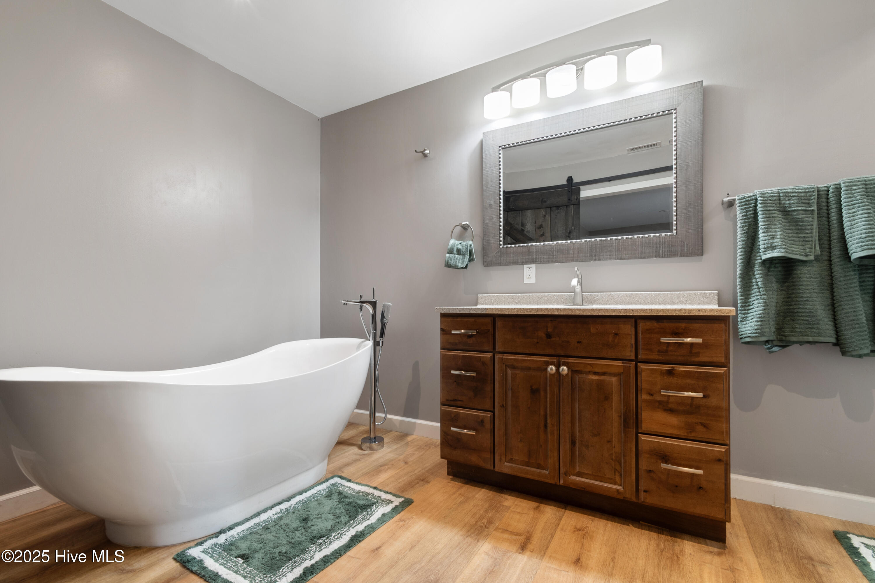 100542799 | Photo 14