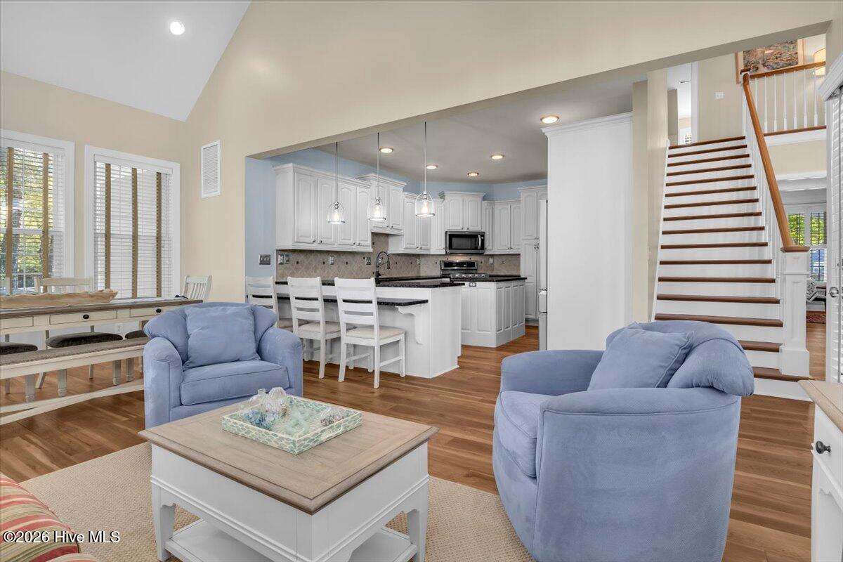 100567087 | Photo 22