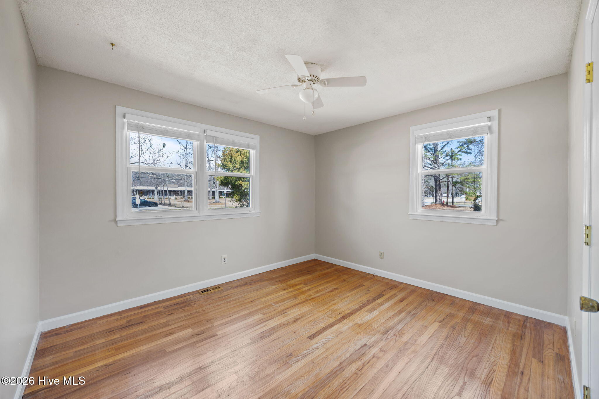 100558216 | Photo 26