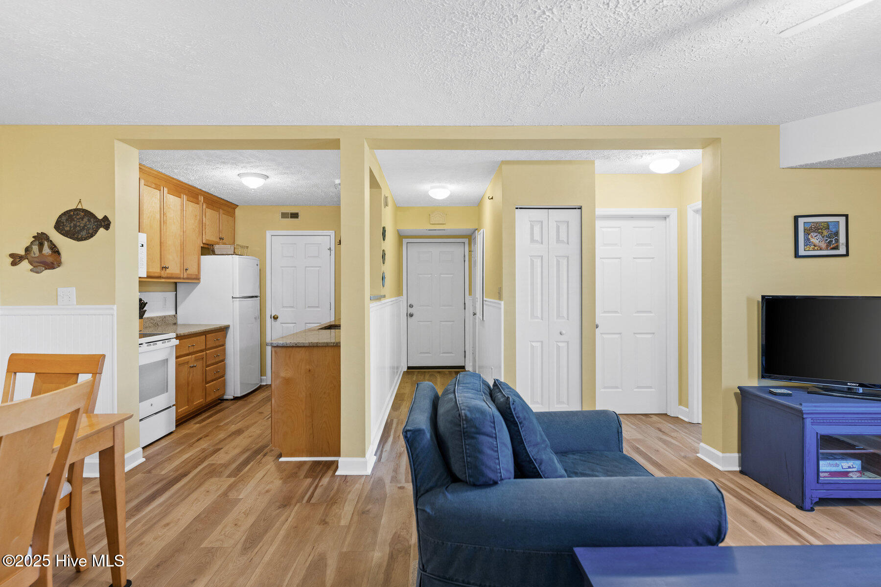 100557763 | Photo 16