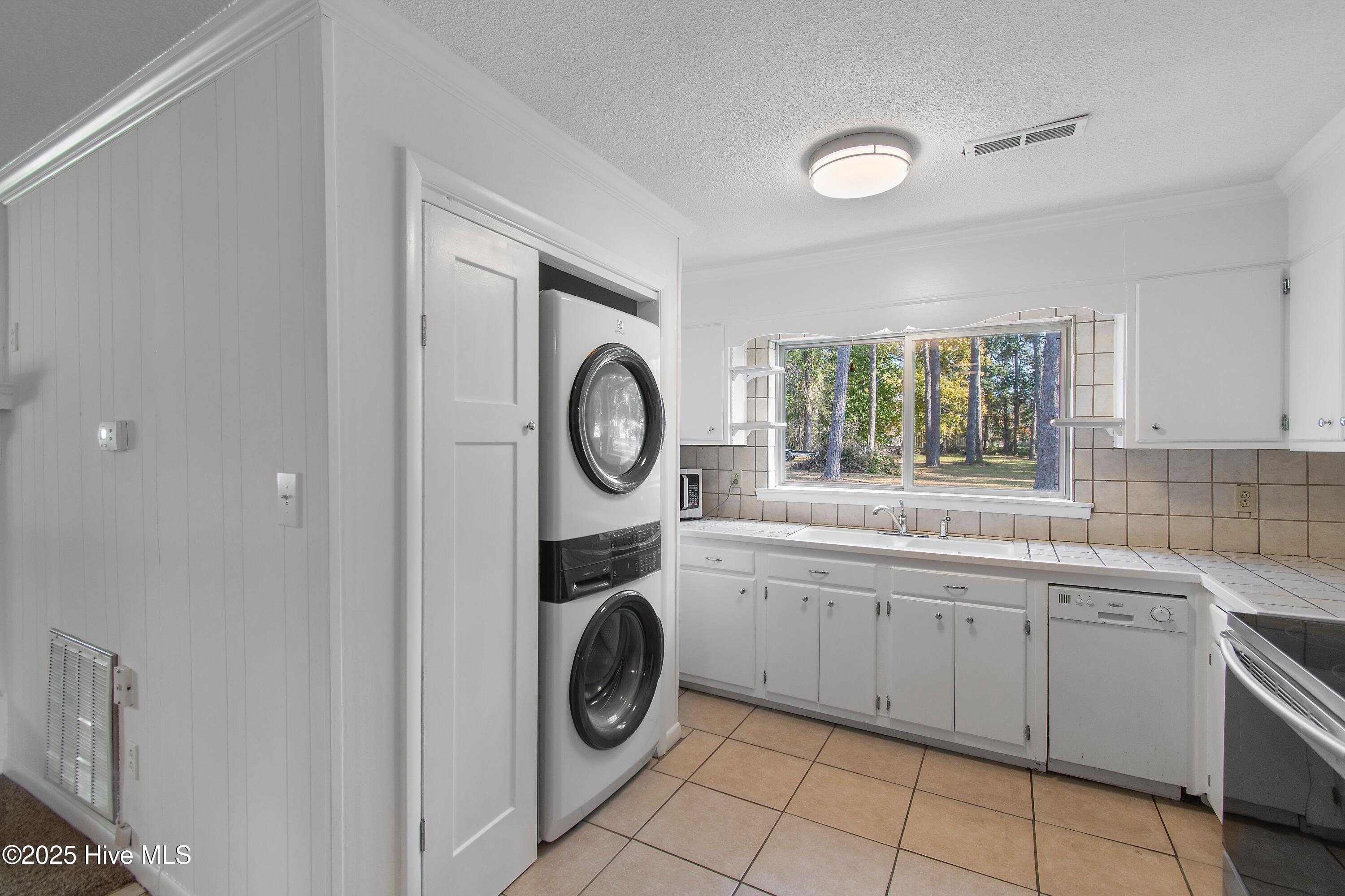 100542544 | Photo 12