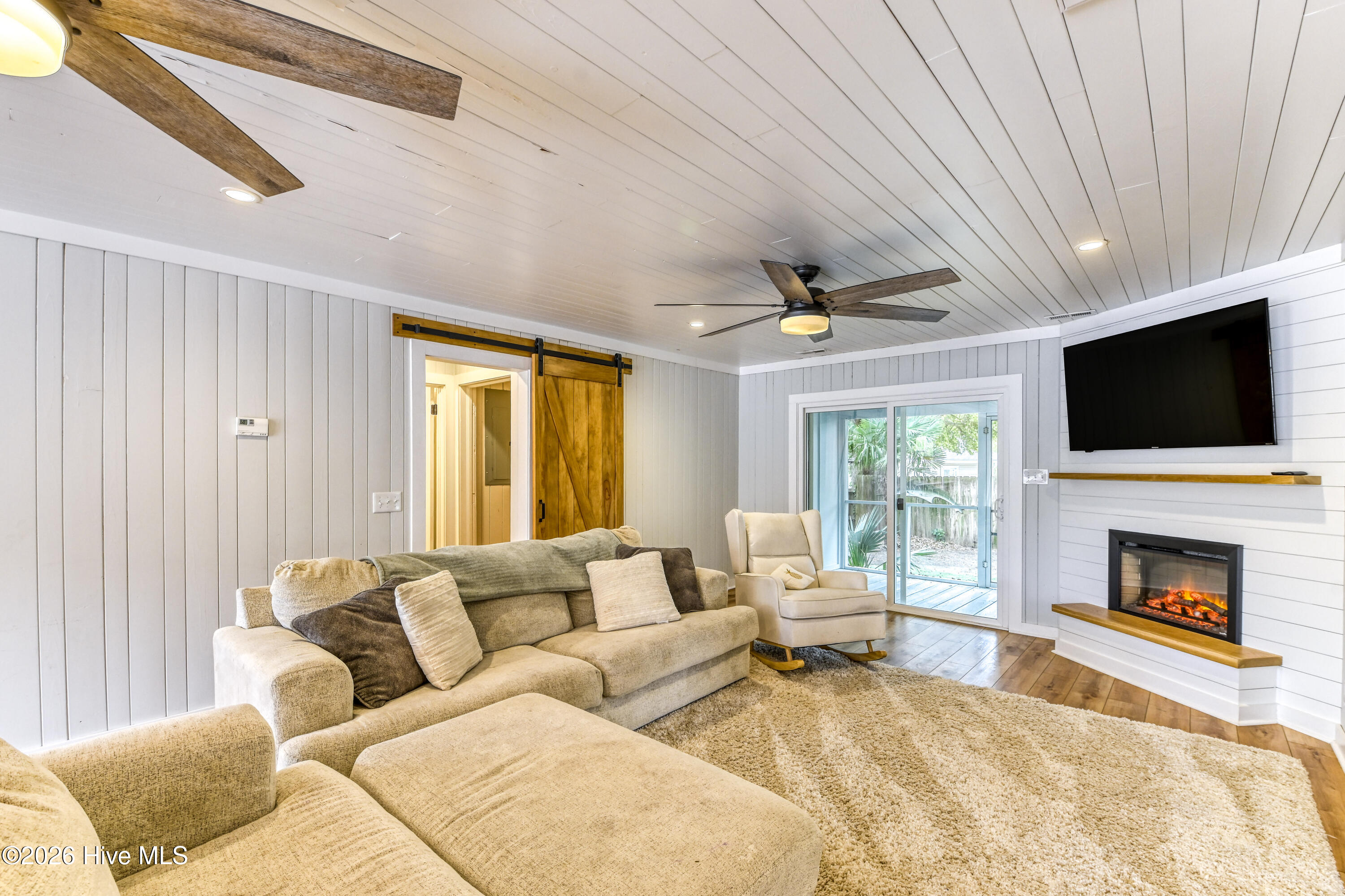 100566355 | Photo 12