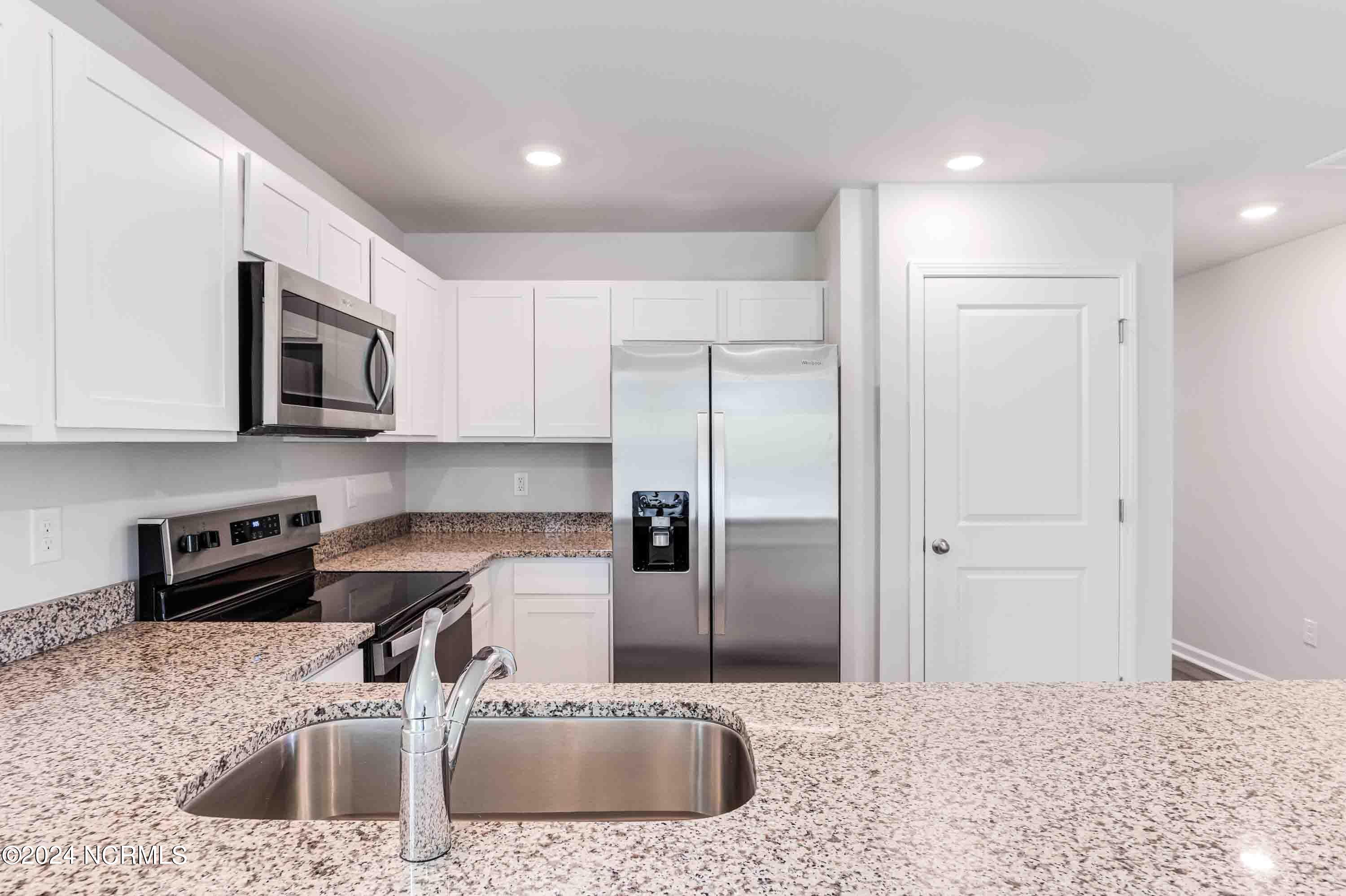 100533667 | Photo 12