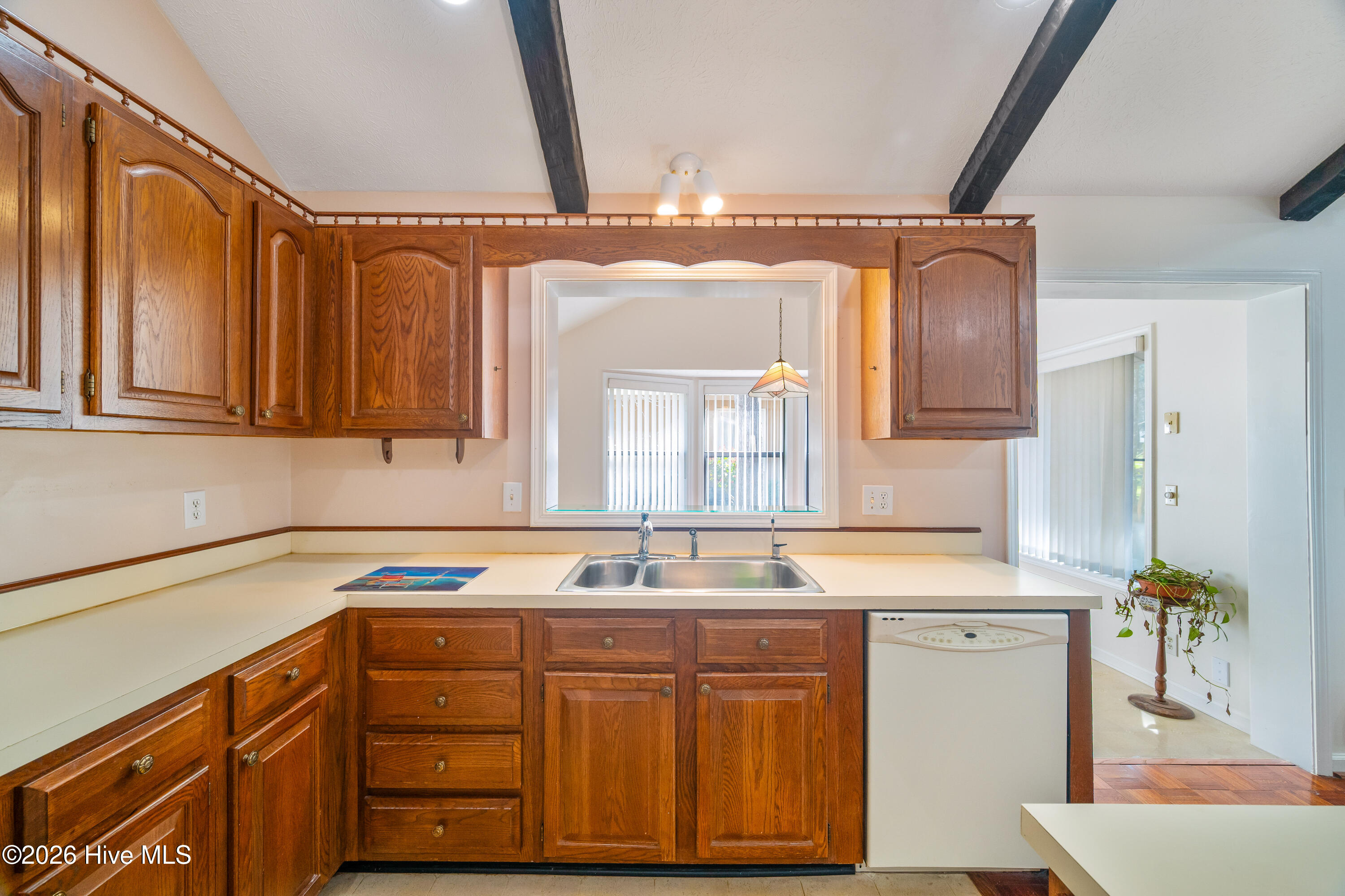 100563412 | Photo 11