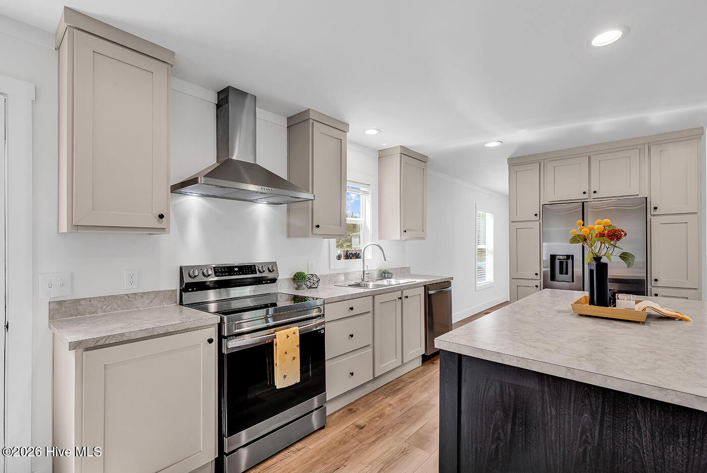 100558273 | Photo 14