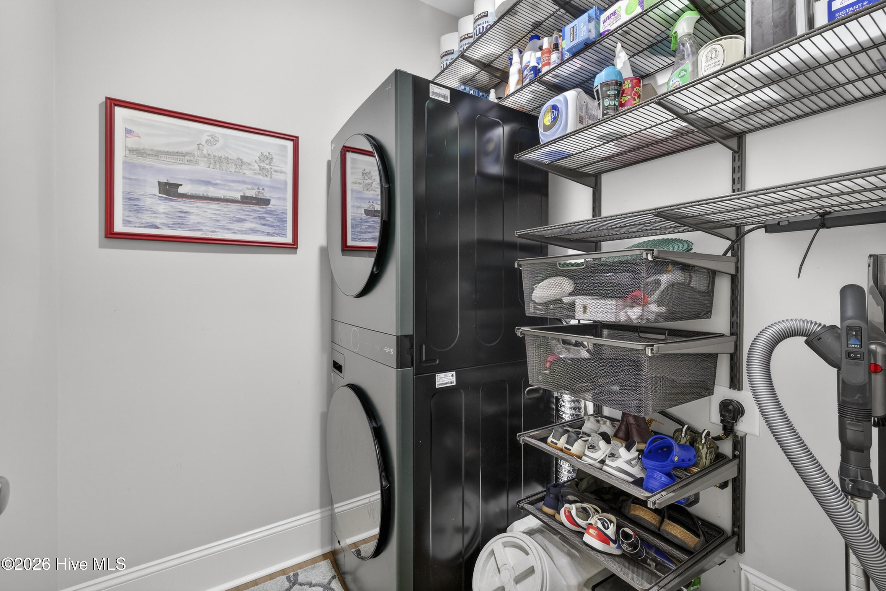 100564336 | Photo 35