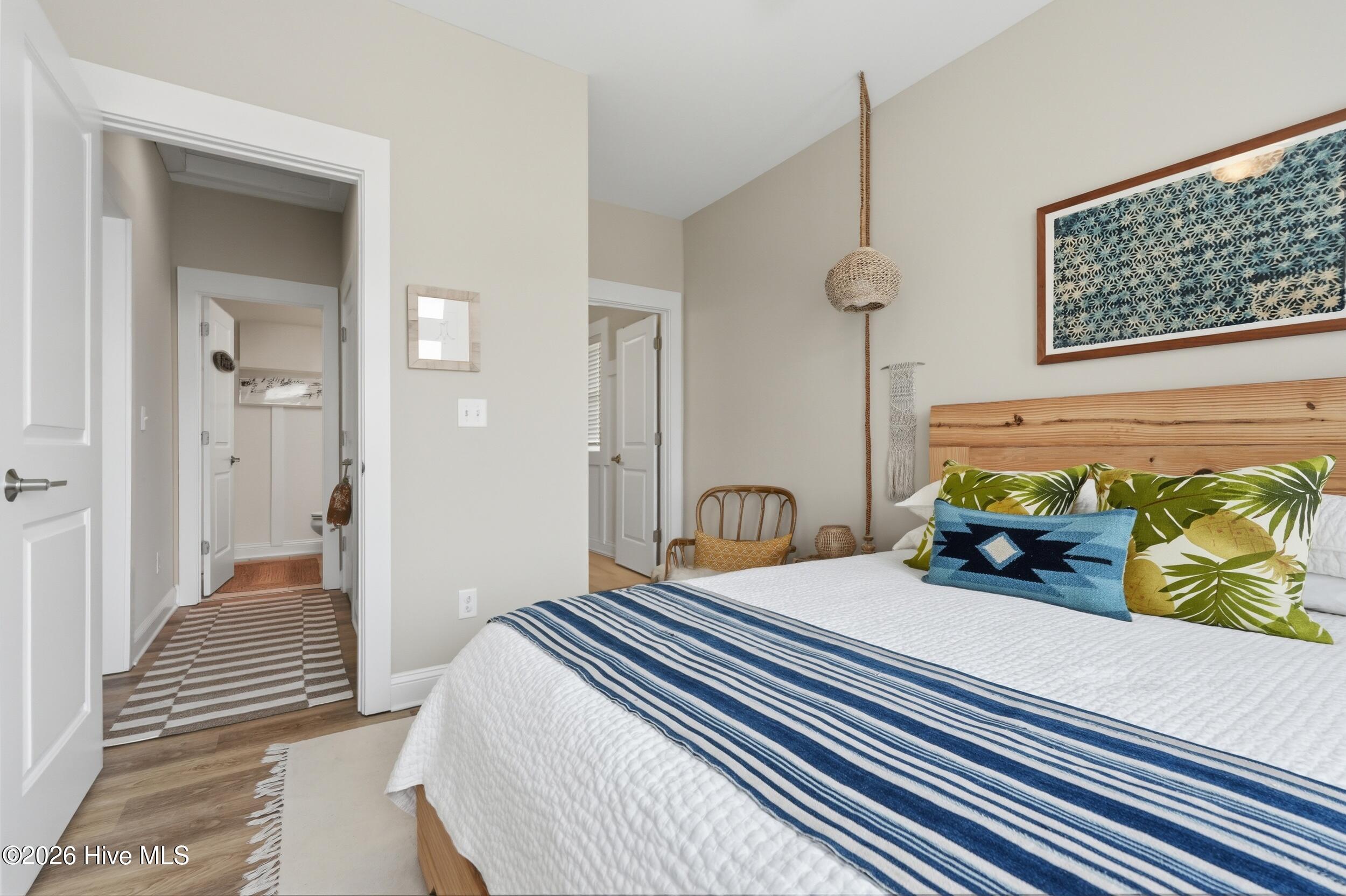 100562493 | Photo 15