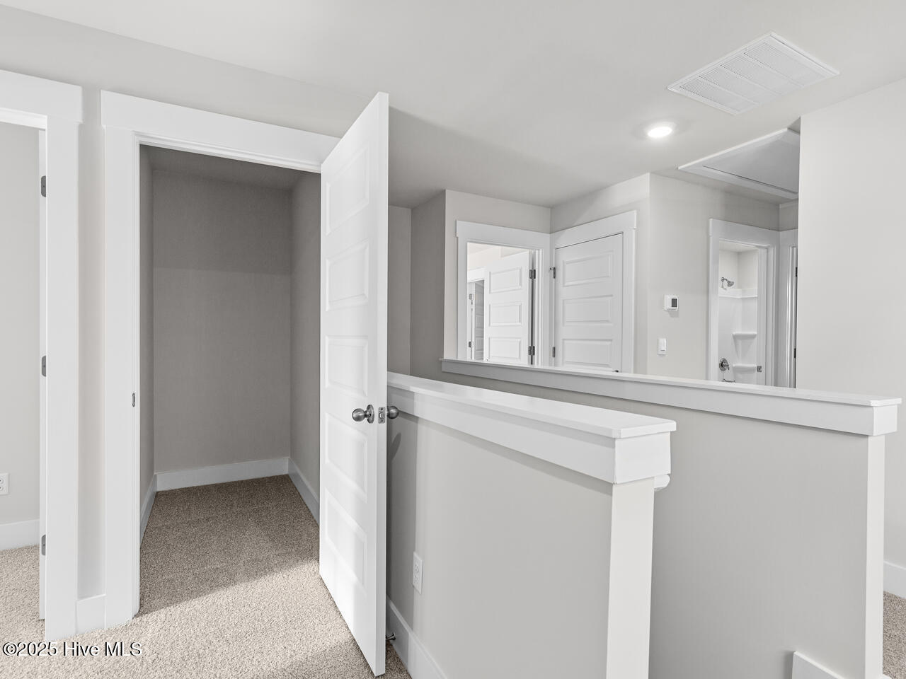 100537145 | Photo 24