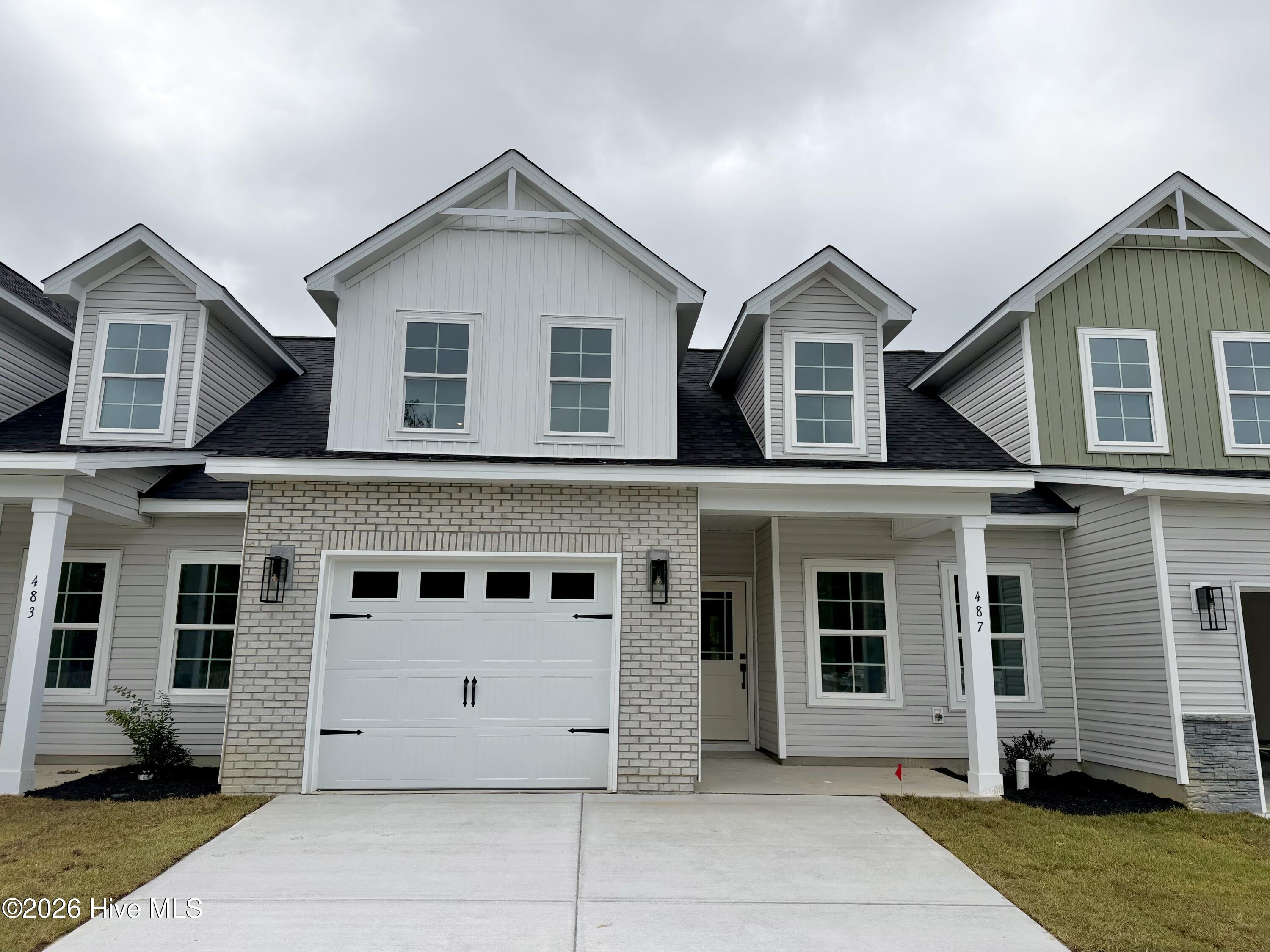 100580720 | Photo 3