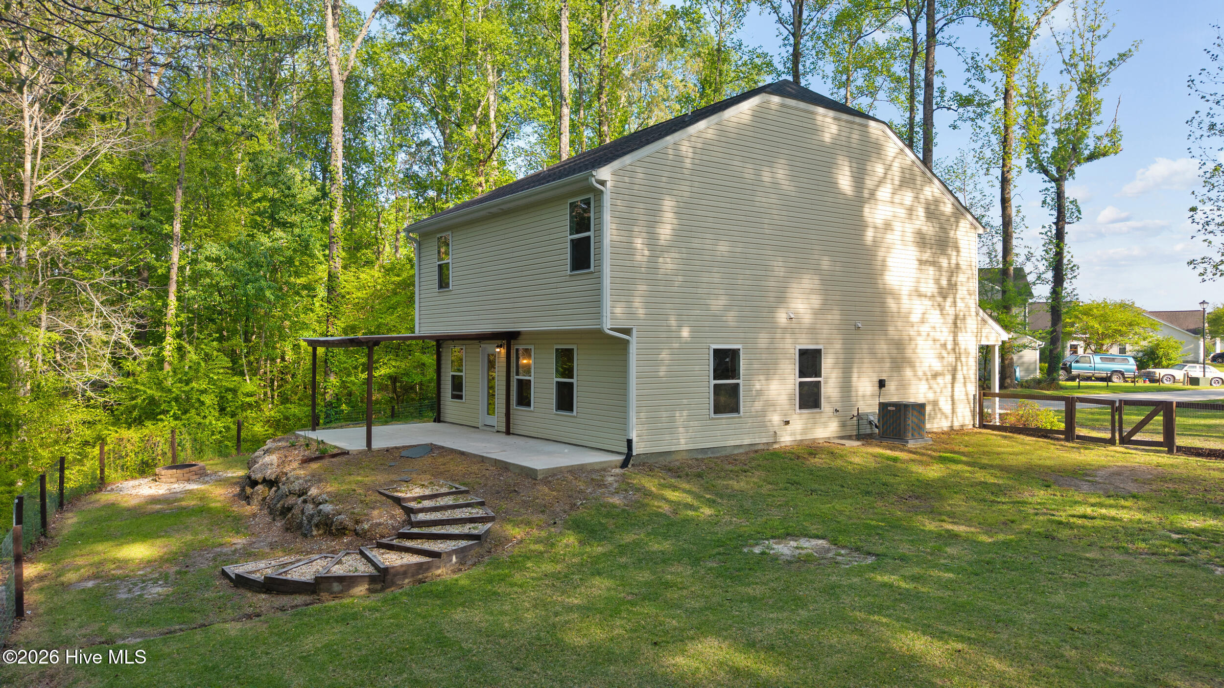 100567487 | Photo 35