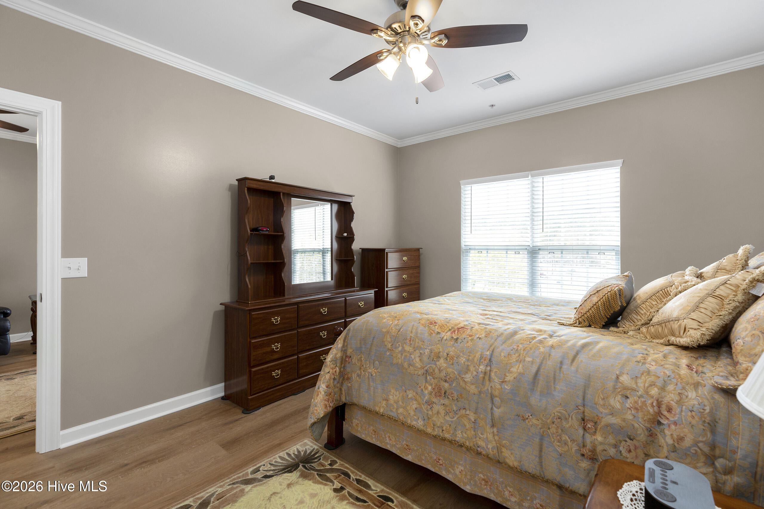 100560477 | Photo 17