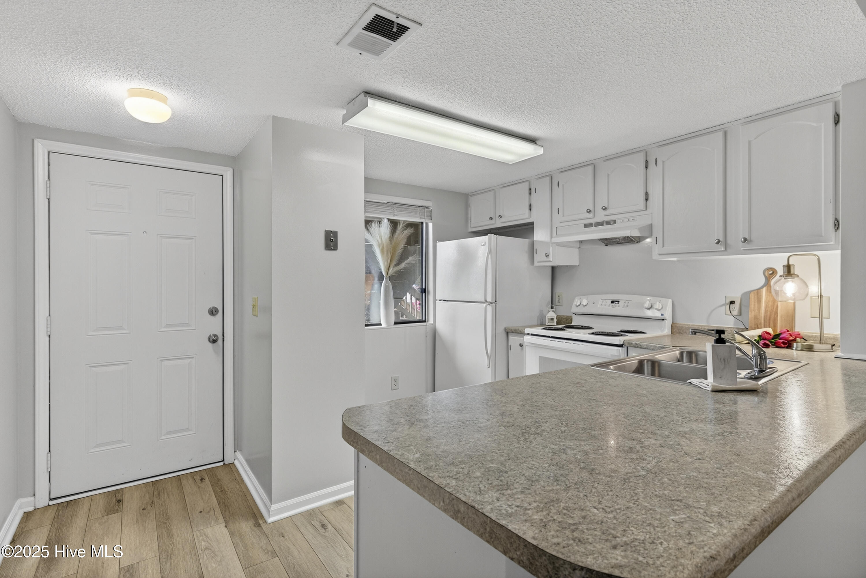 100542776 | Photo 18