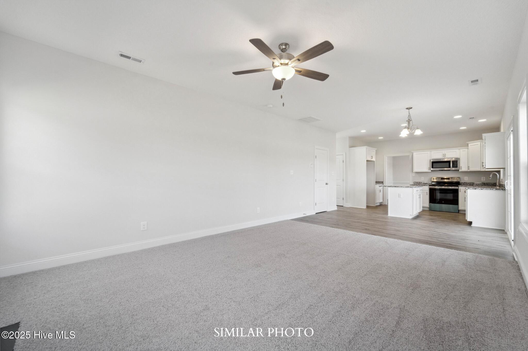 100542065 | Photo 11