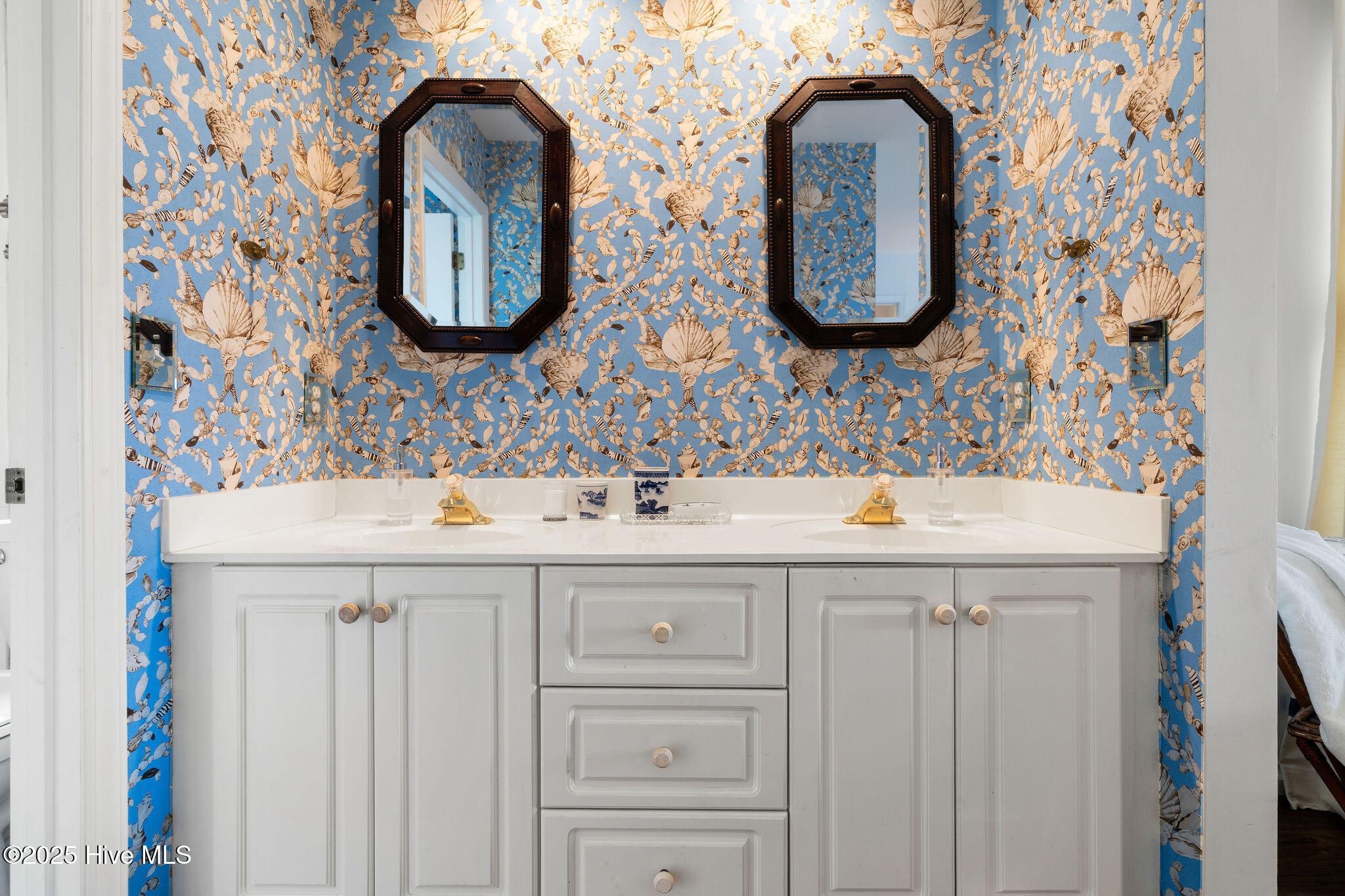 100510595 | Photo 13