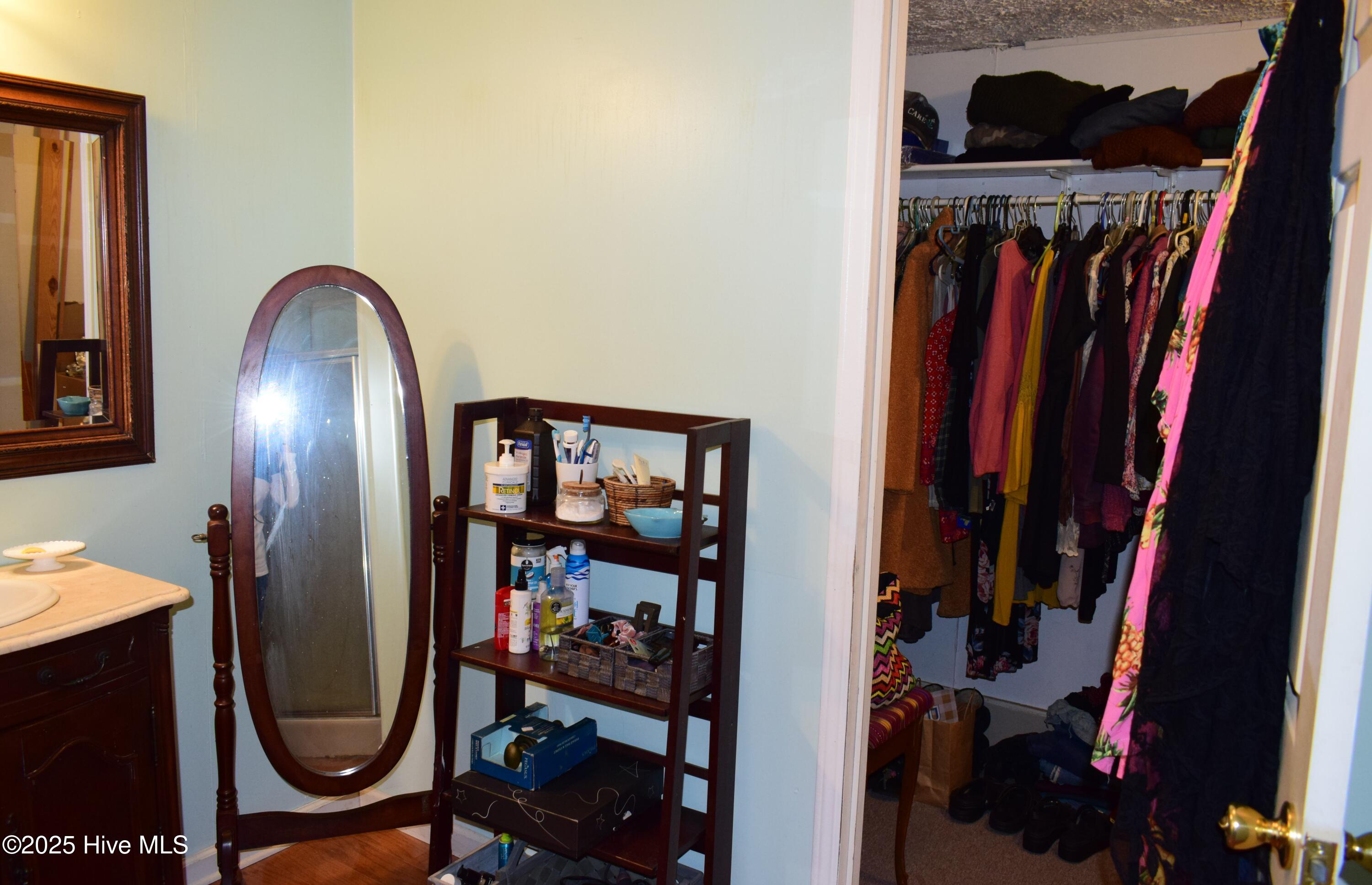 100543289 | Photo 32