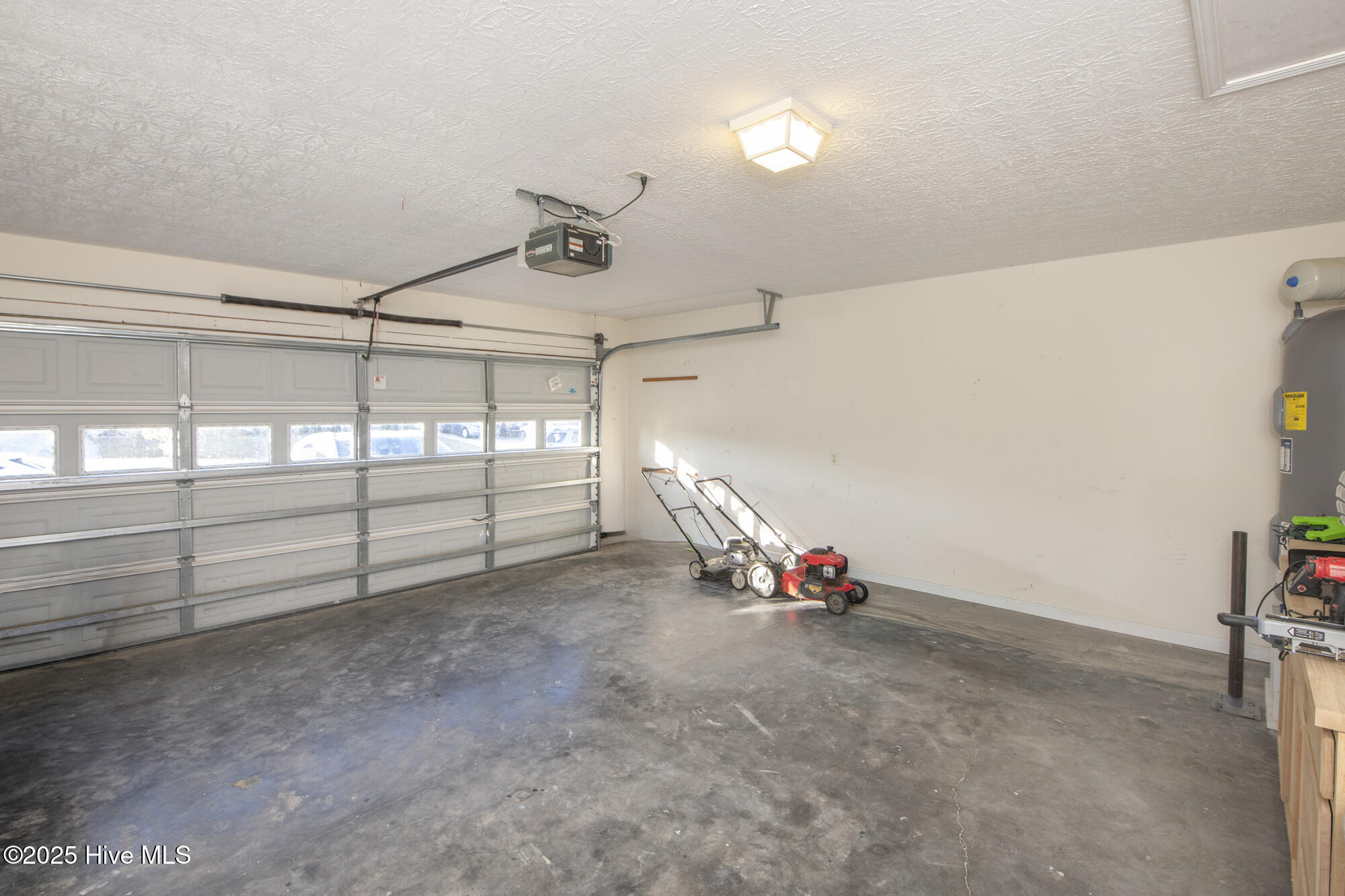 100541598 | Photo 23