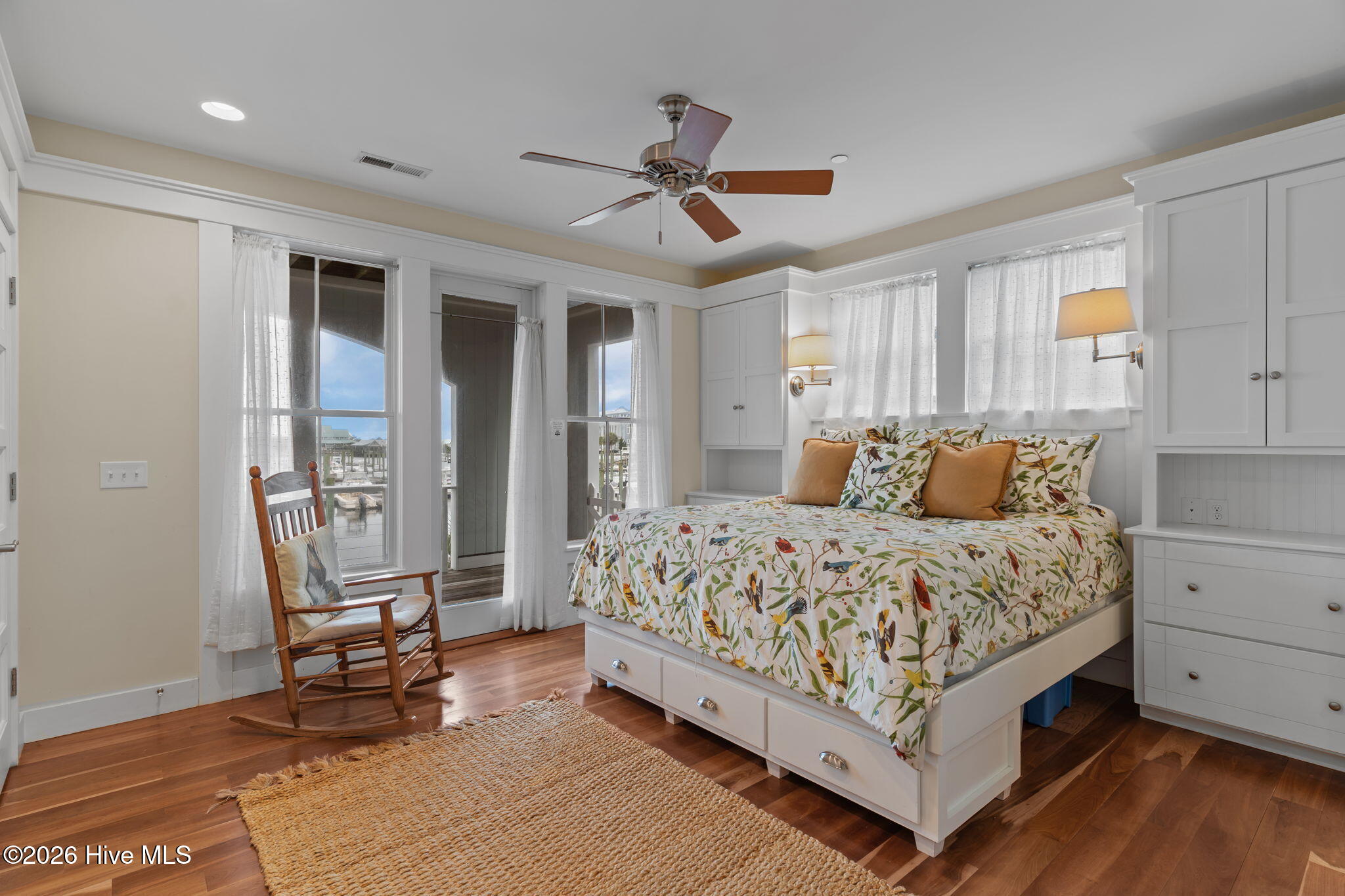 100555119 | Photo 32