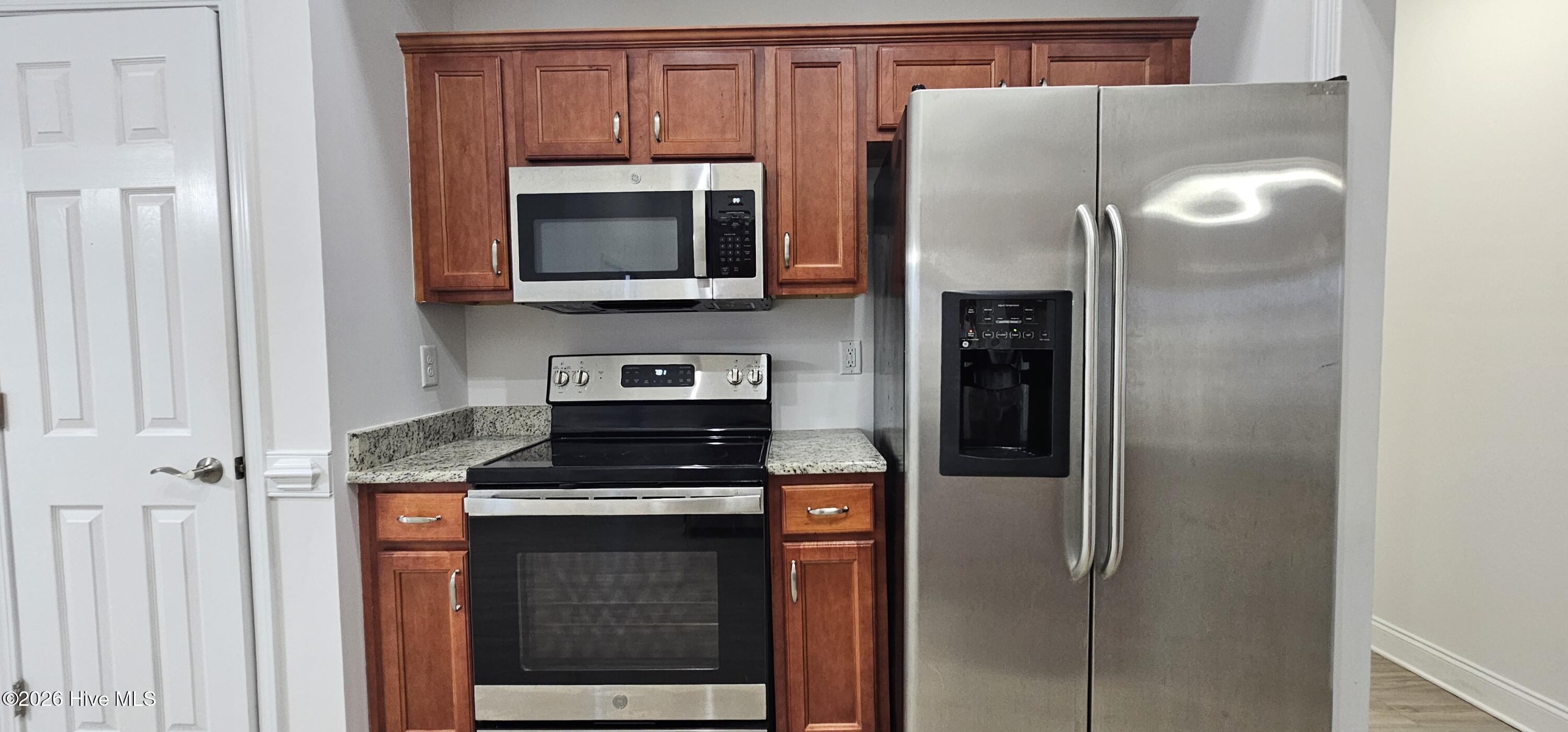 100548448 | Photo 14