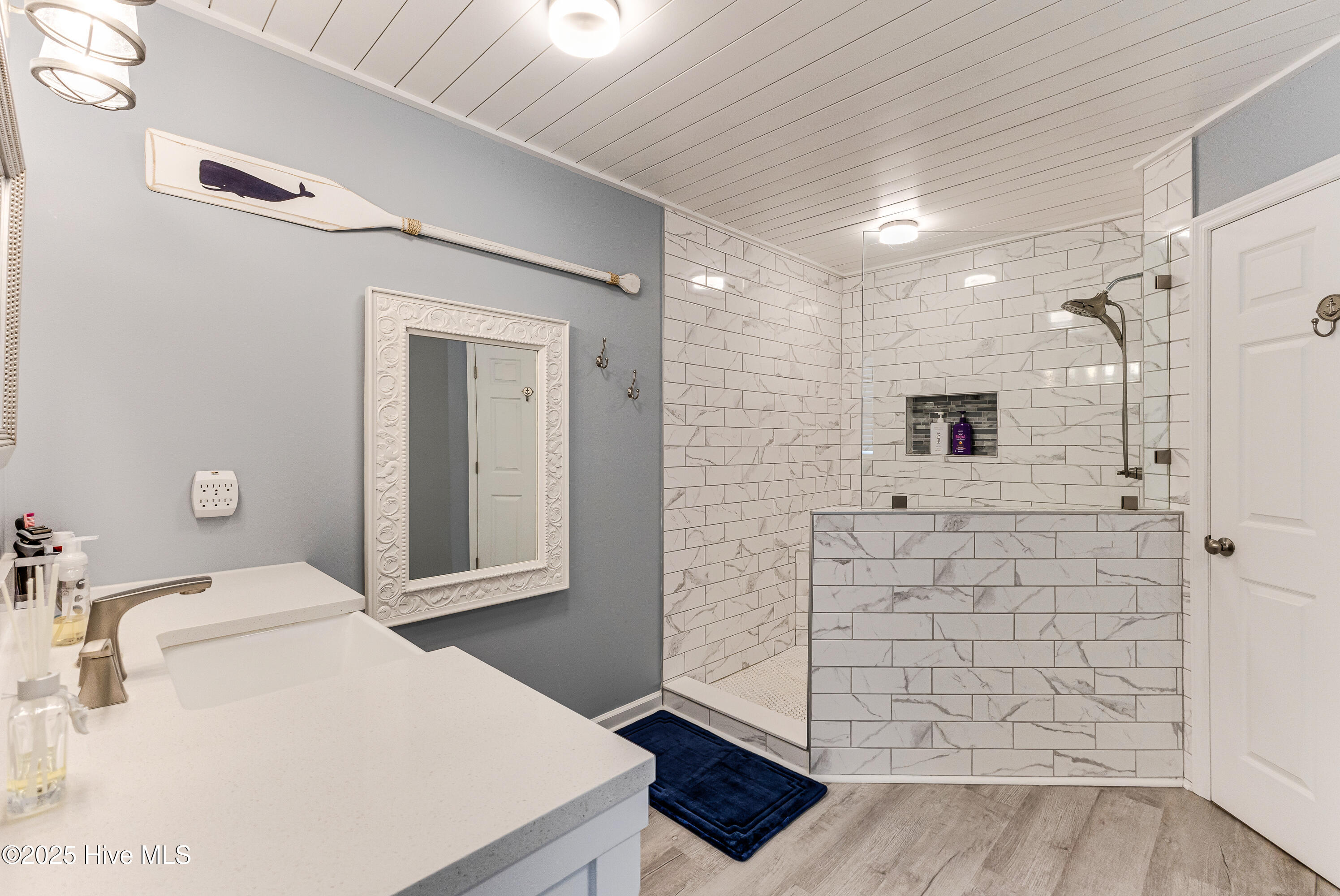 100523594 | Photo 17