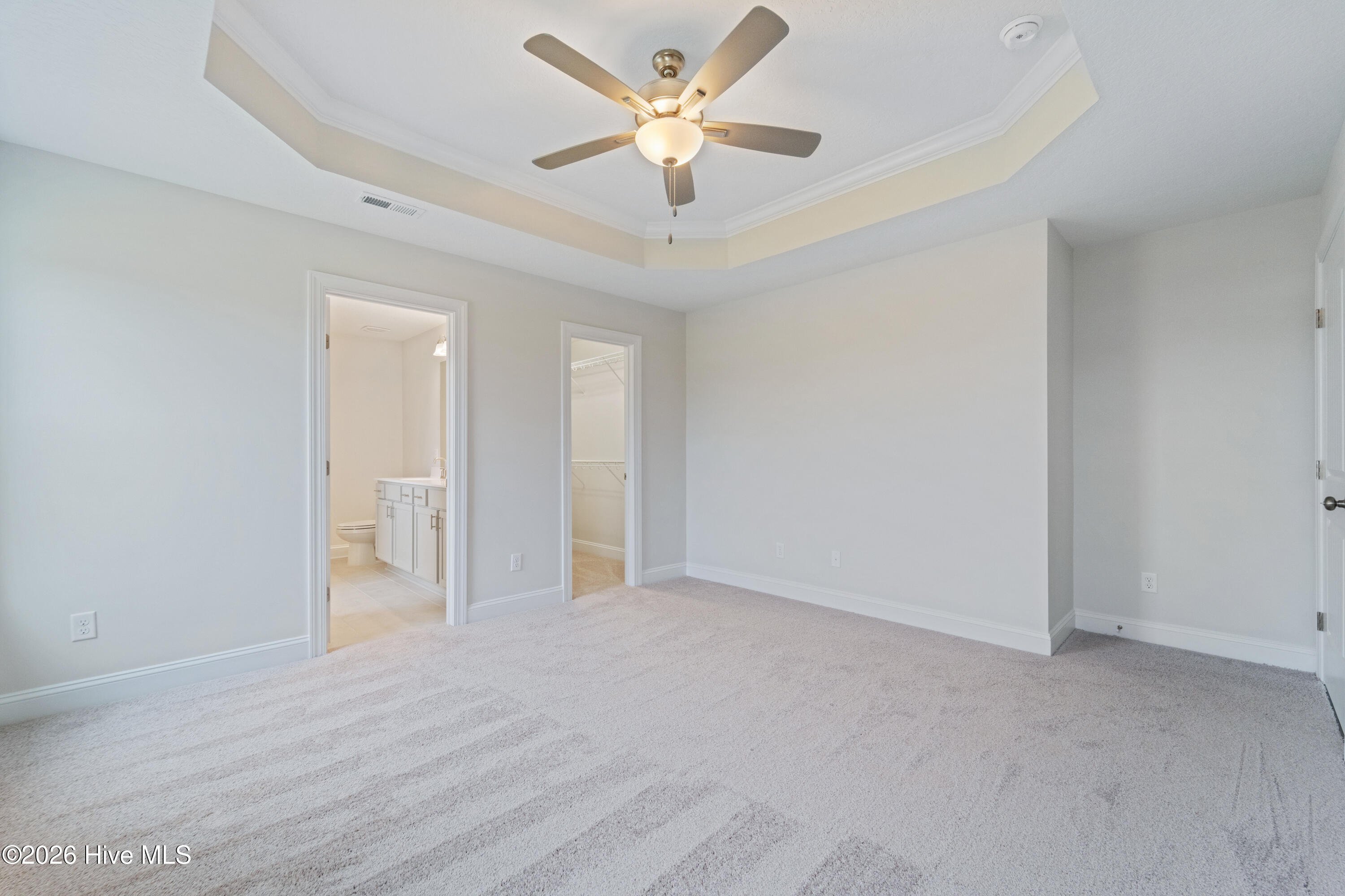 100530665 | Photo 16