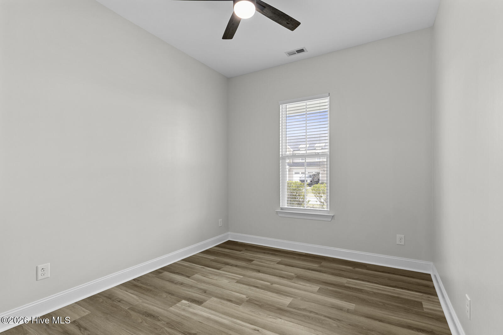 100562904 | Photo 24