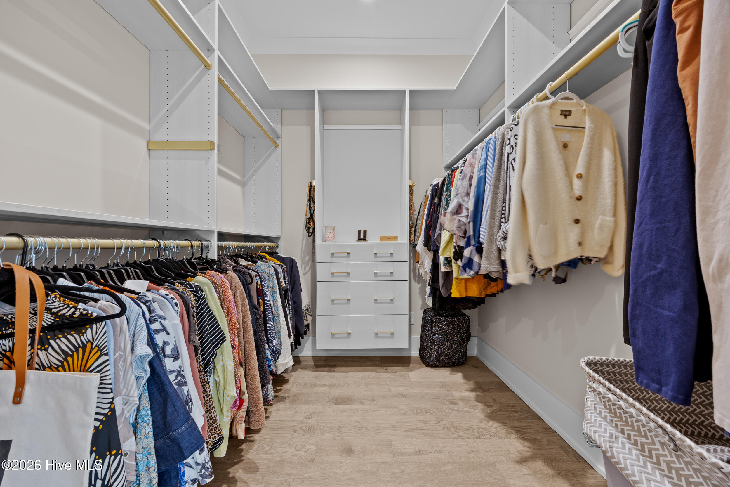 100553352 | Photo 40