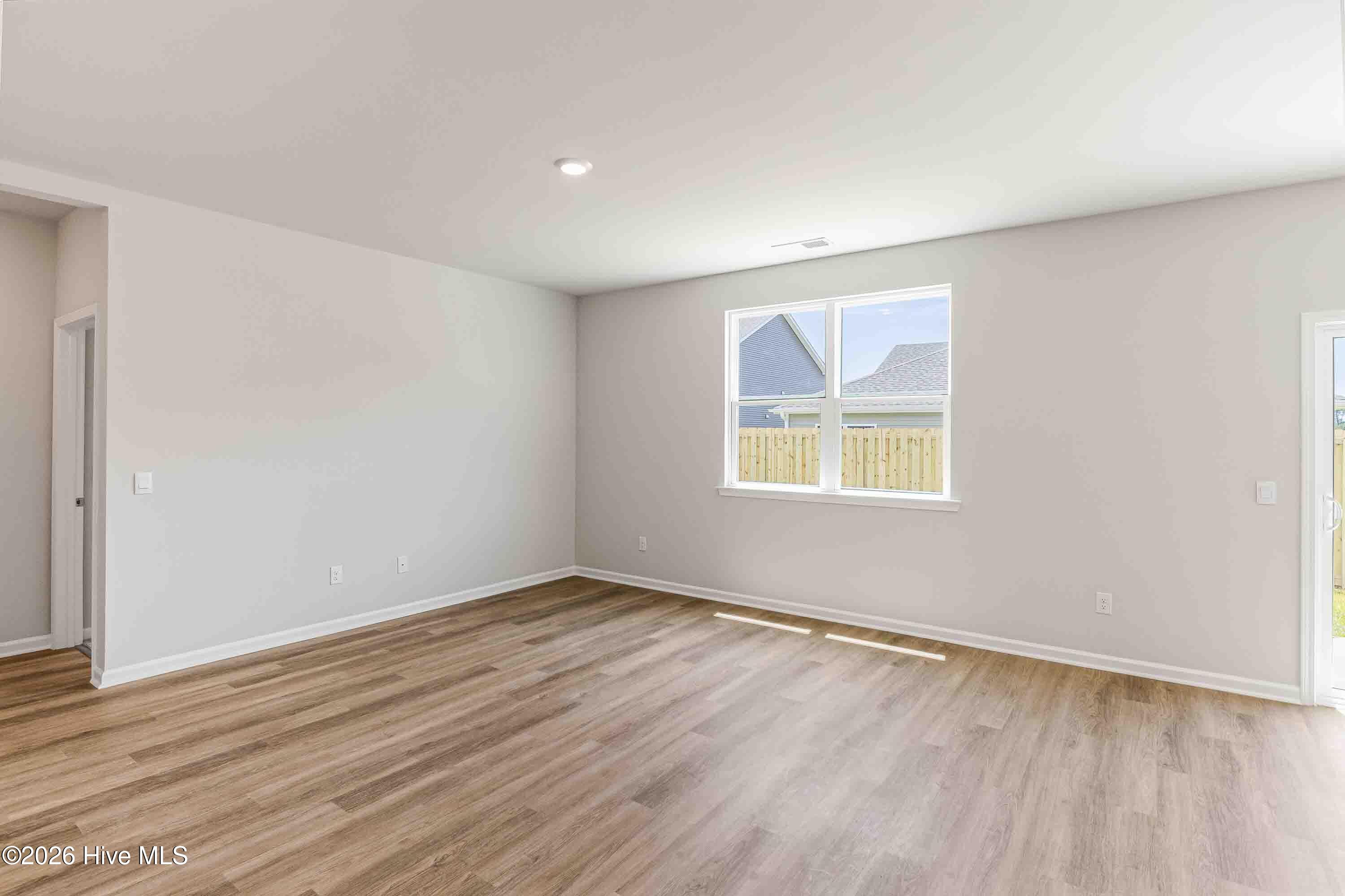 100556870 | Photo 13