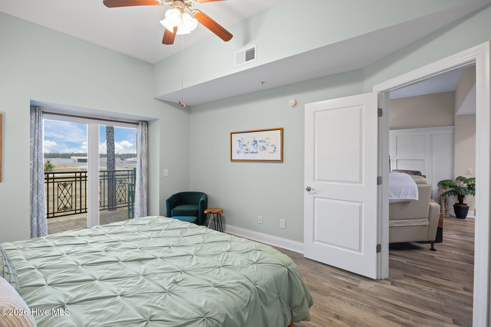 100558895 | Photo 25