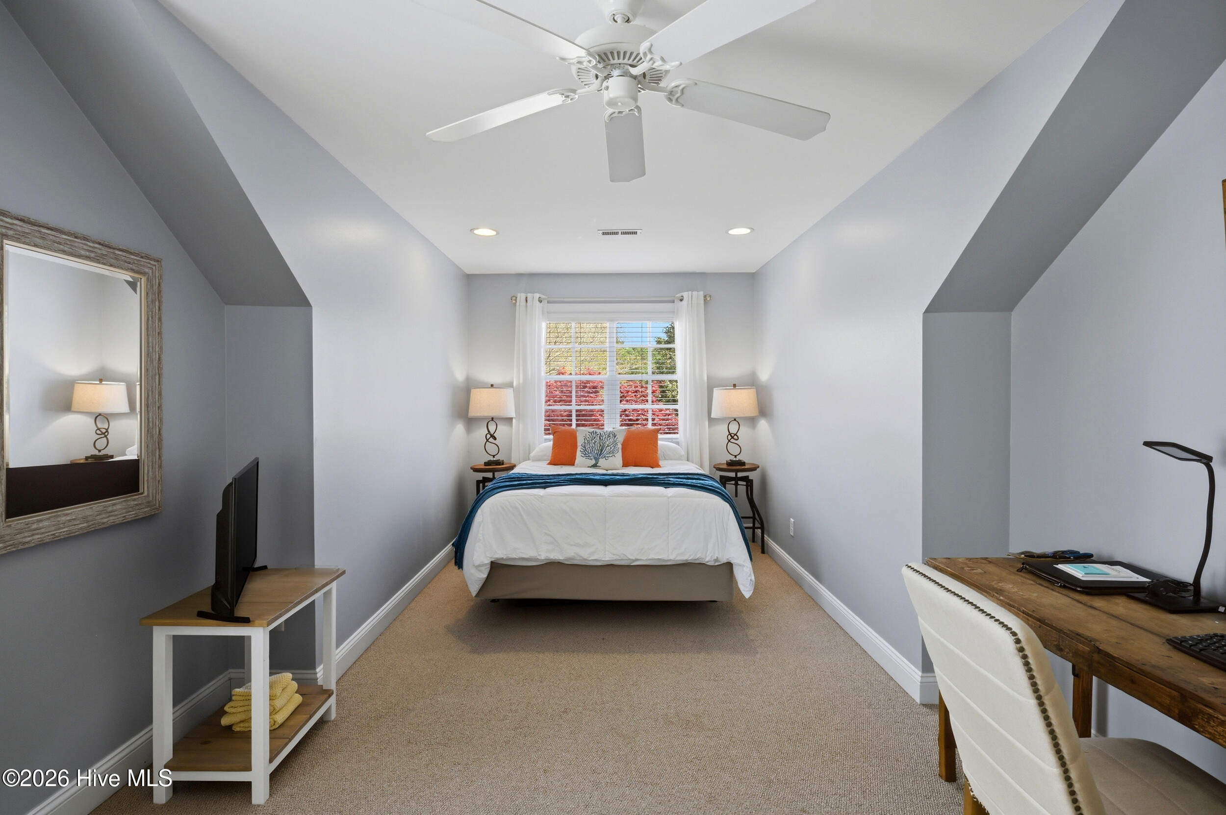 100566106 | Photo 36