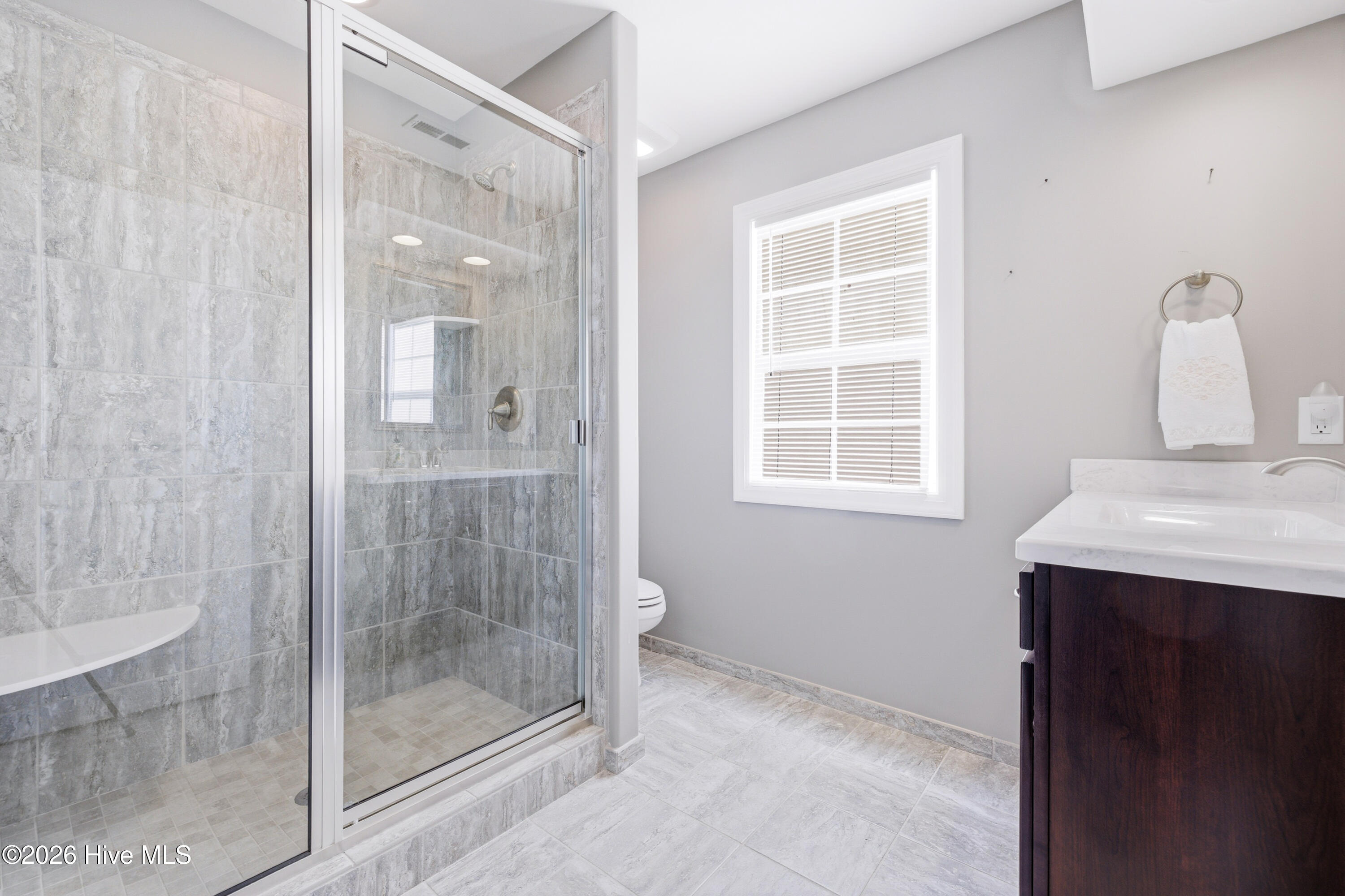 100550205 | Photo 47