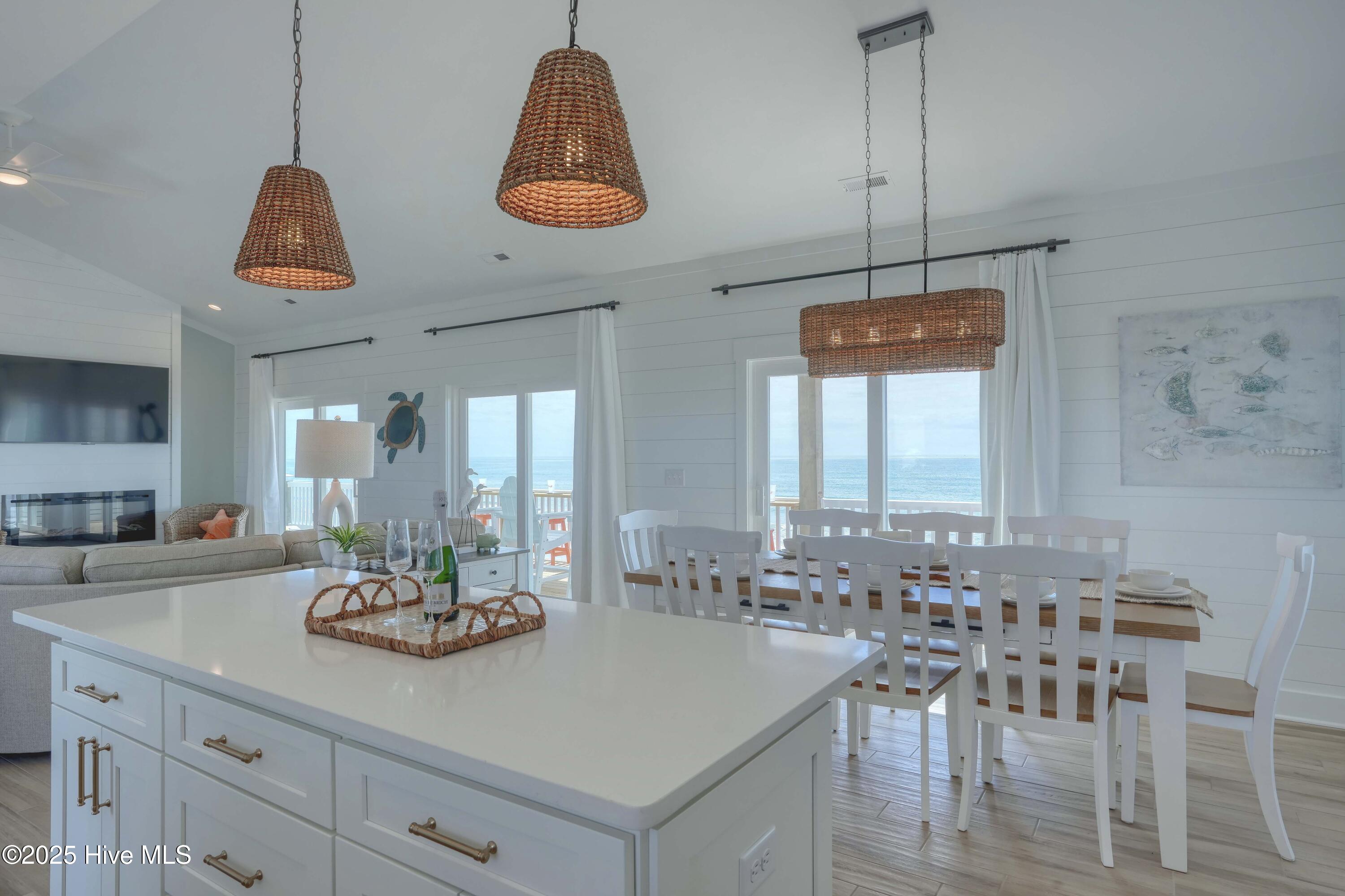 100522890 | Photo 36