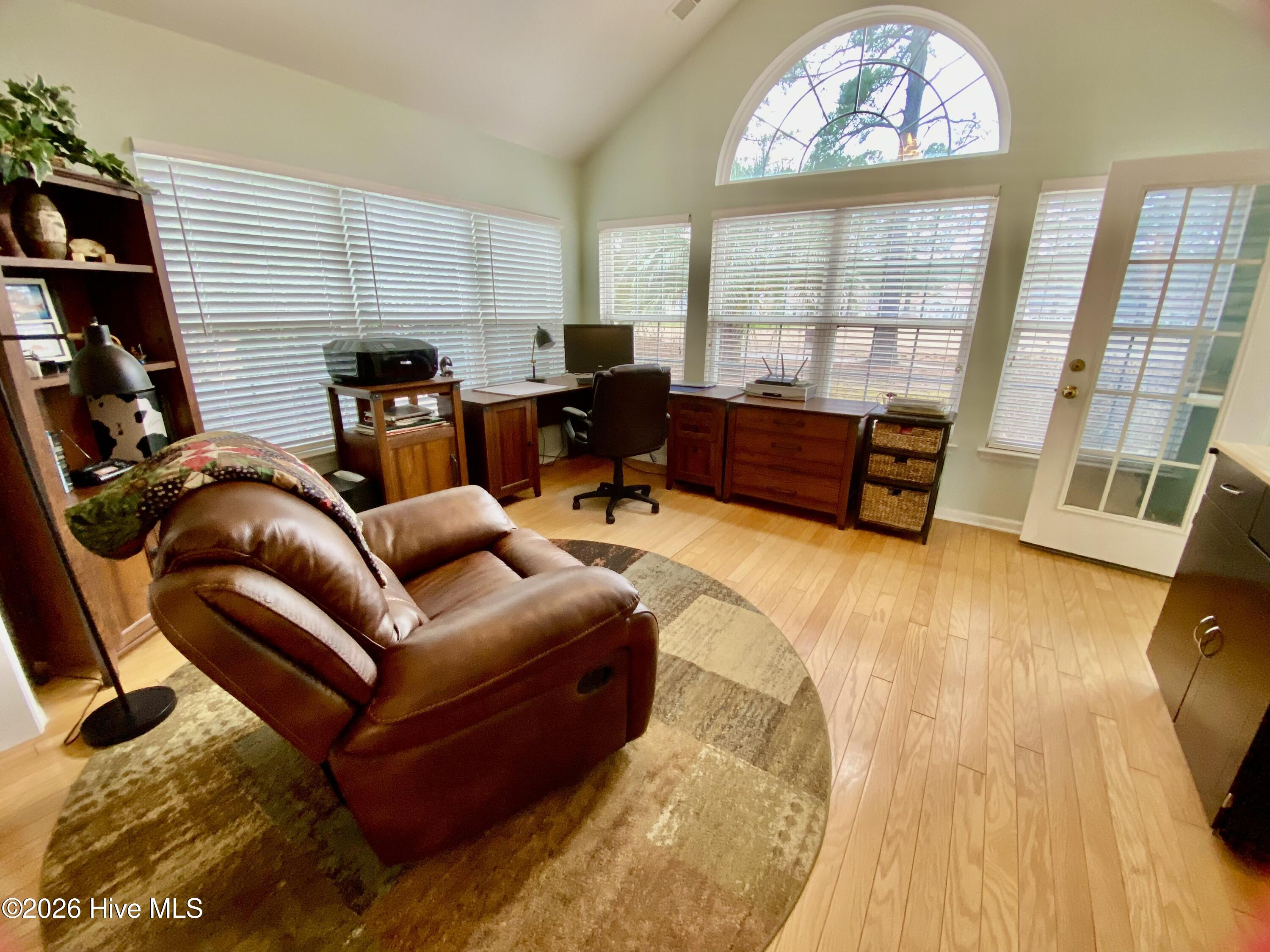 100555896 | Photo 19