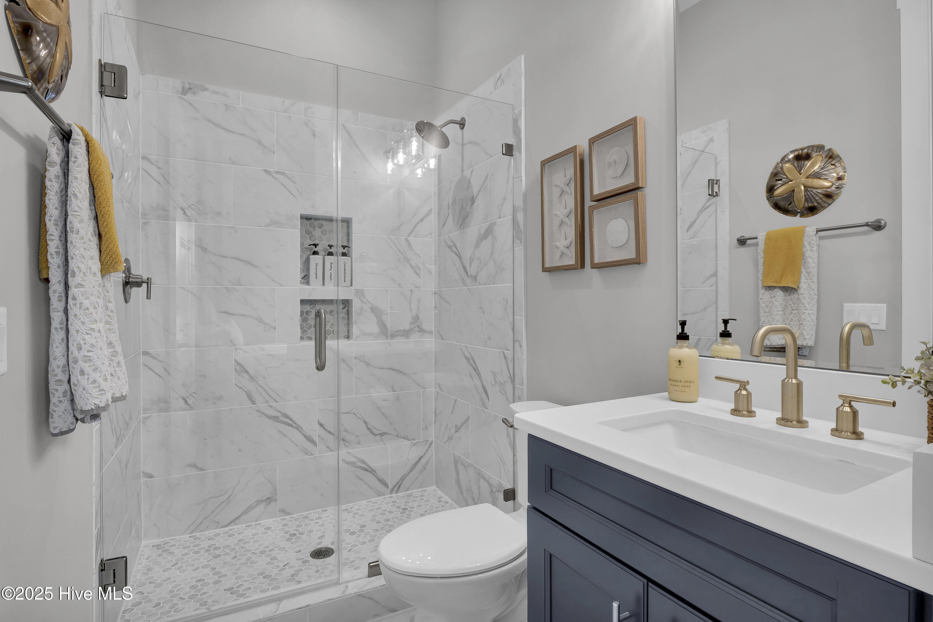 100534317 | Photo 24