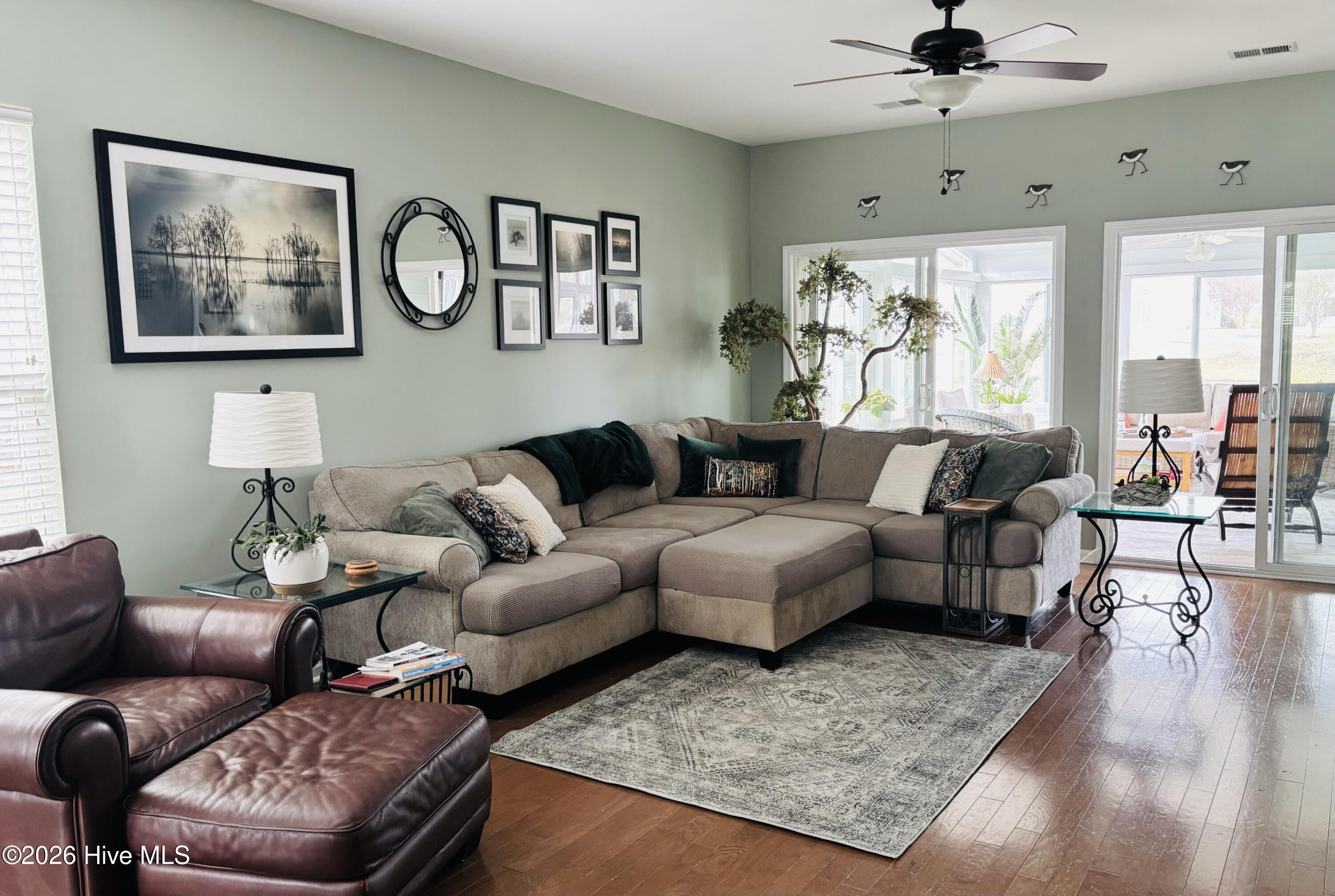 100557394 | Photo 11