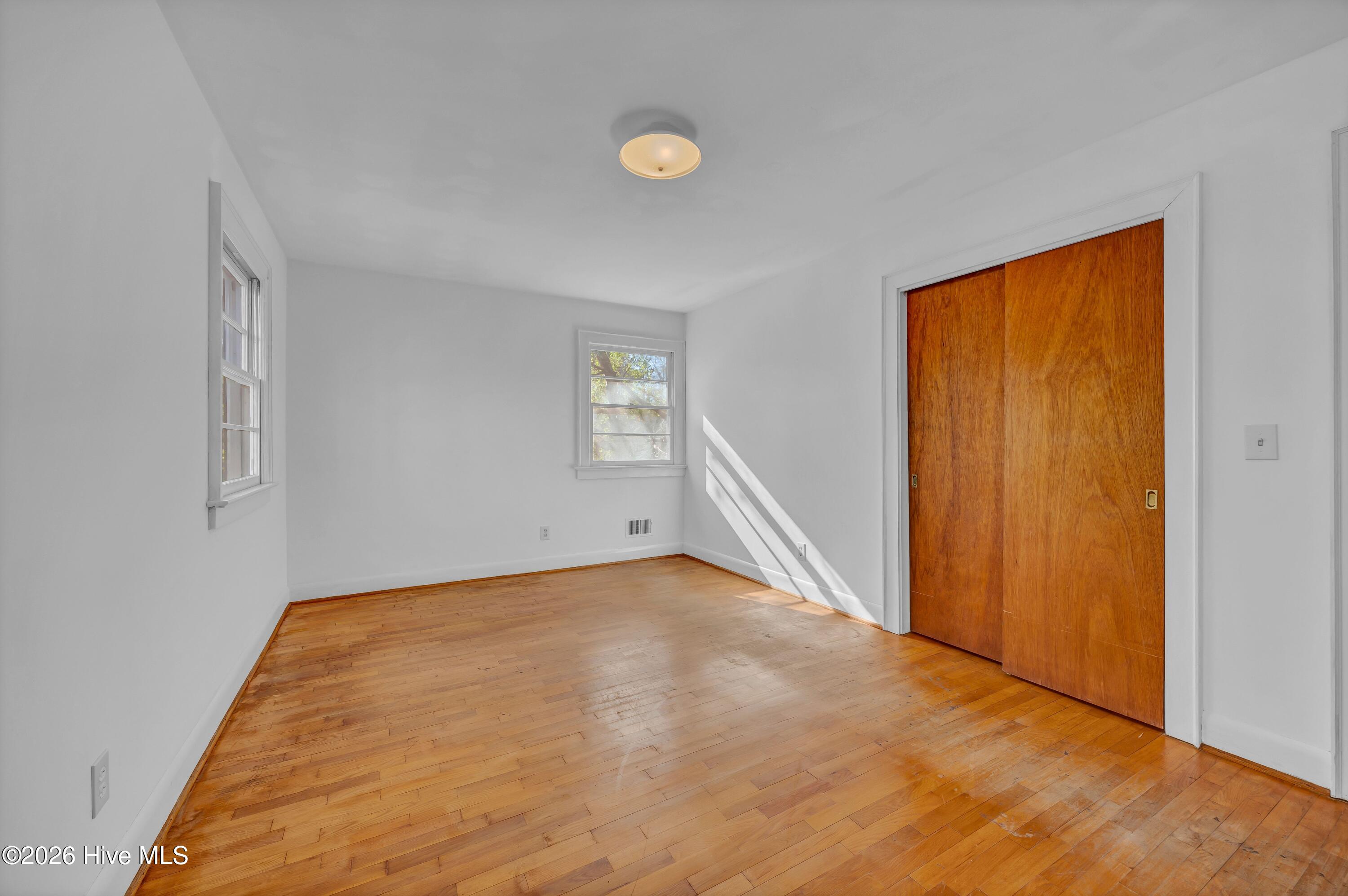 100560709 | Photo 21