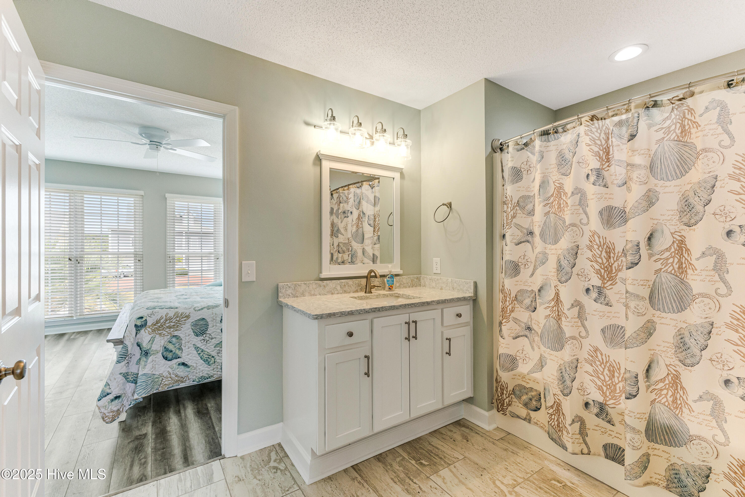 100530273 | Photo 26