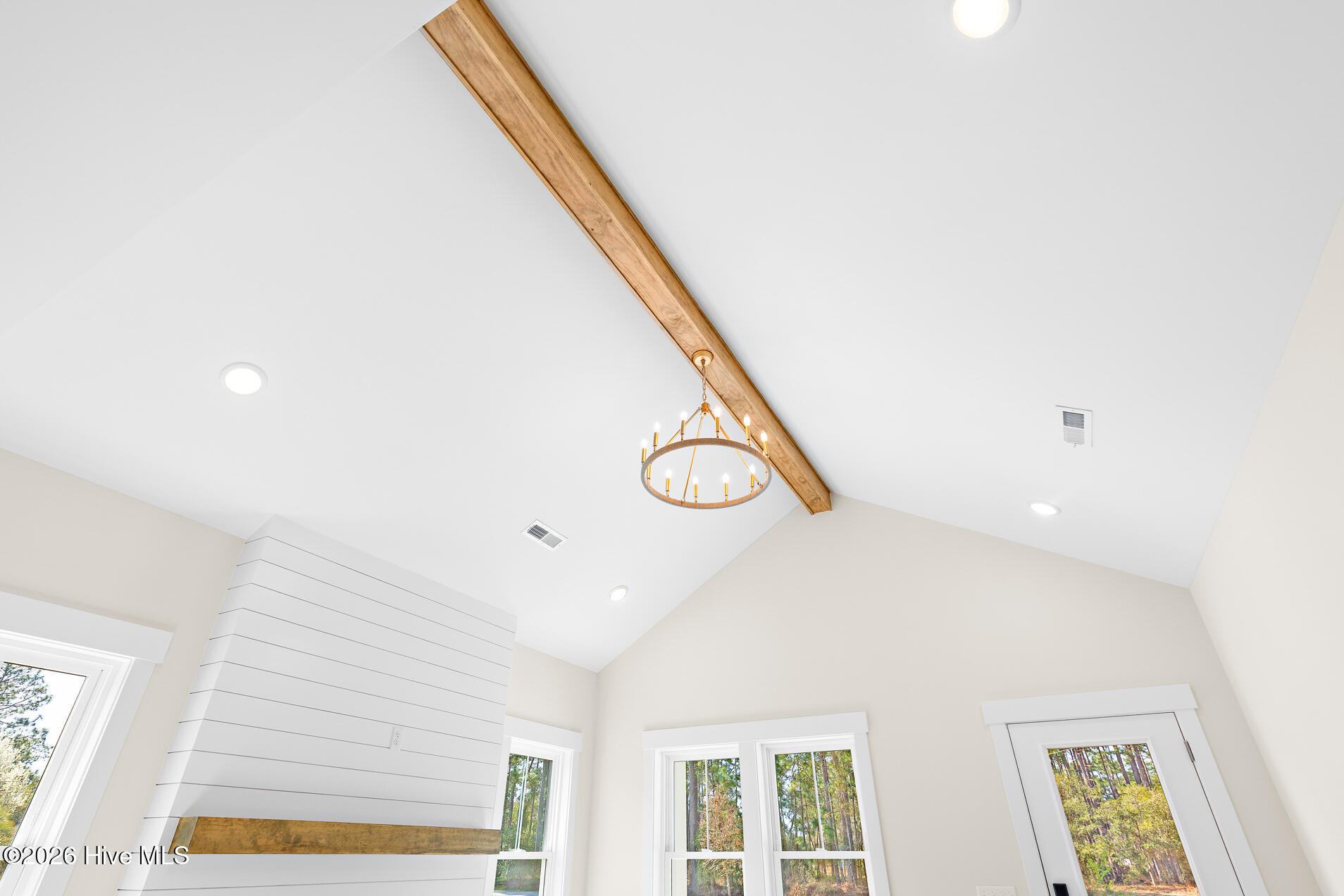 100561185 | Photo 13