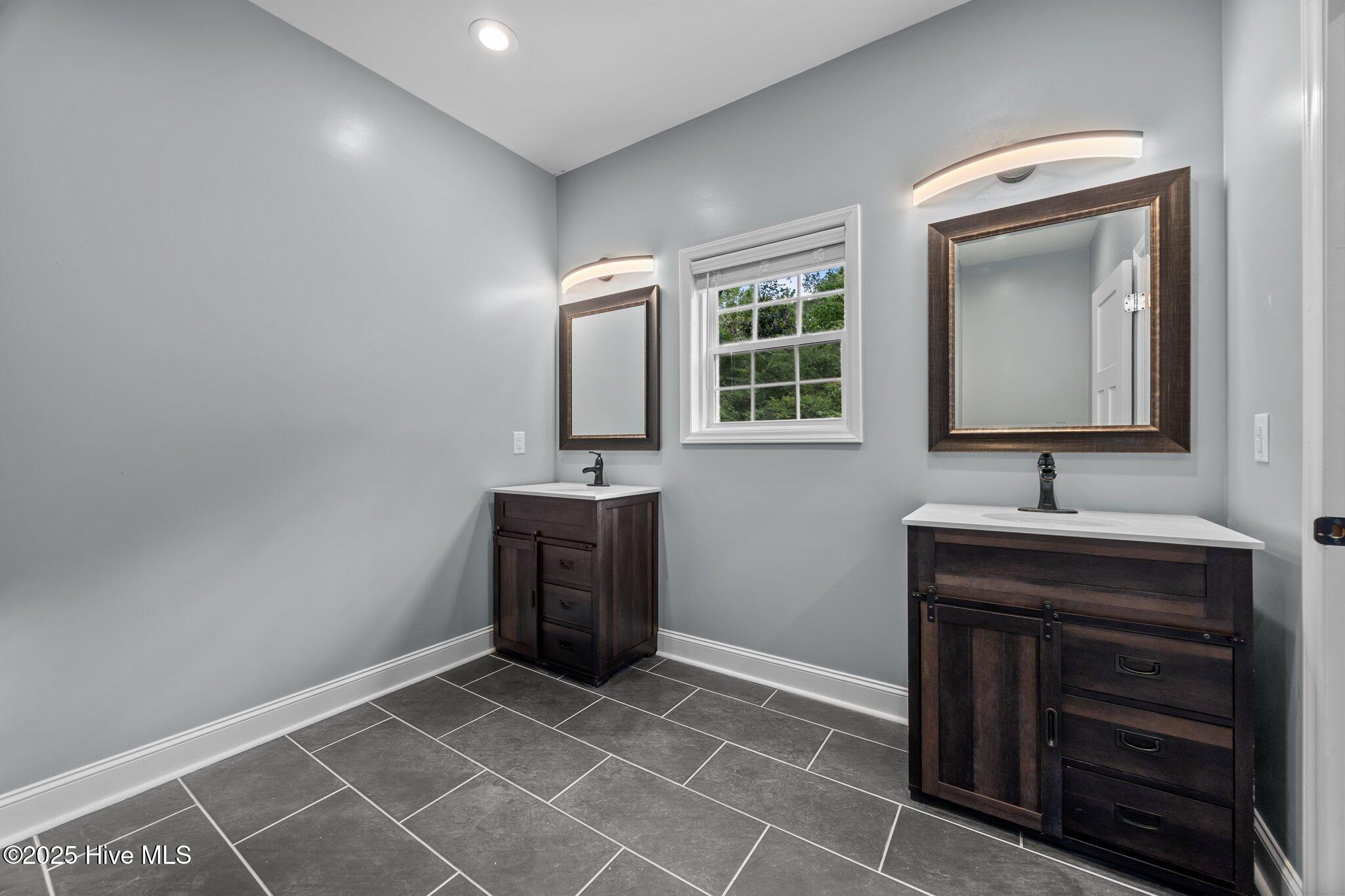 Bathroom Suite #1