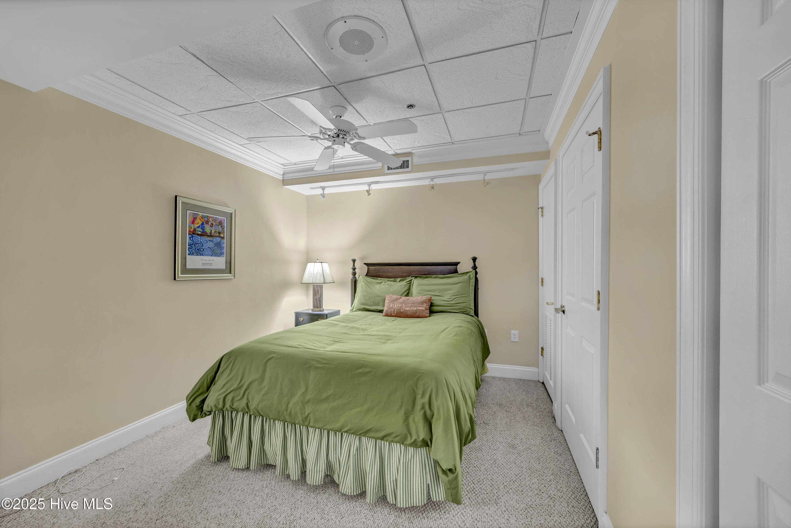 100546499 | Photo 21